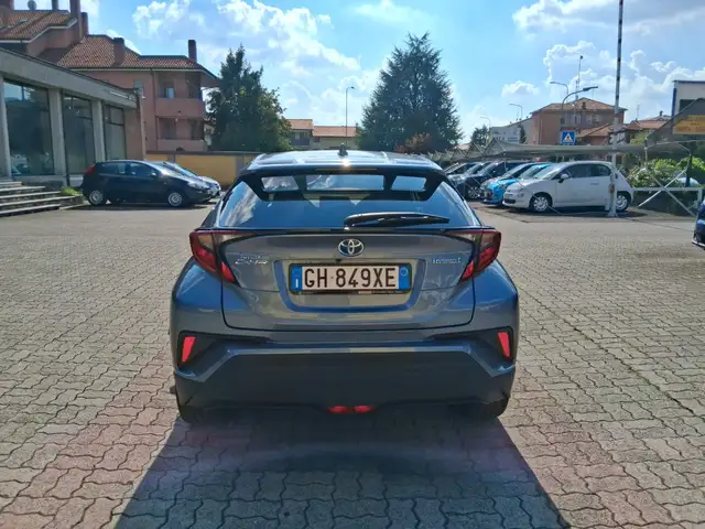 Toyota C-HR+ view 4