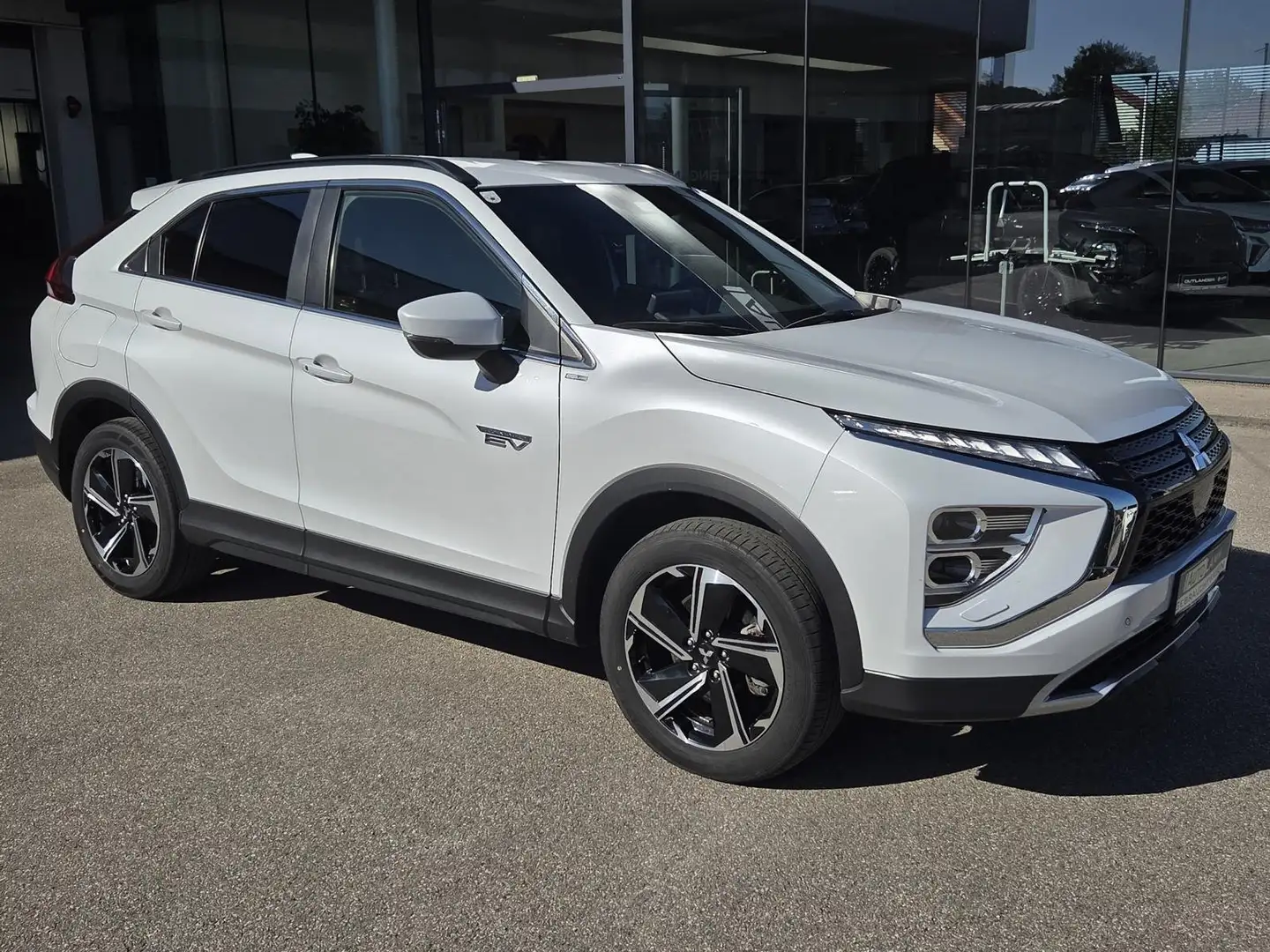 Mitsubishi Eclipse Cross 2,4 PHEV 4WD Intense+ CVT Aut. Intense+ +AV Weiß - 2