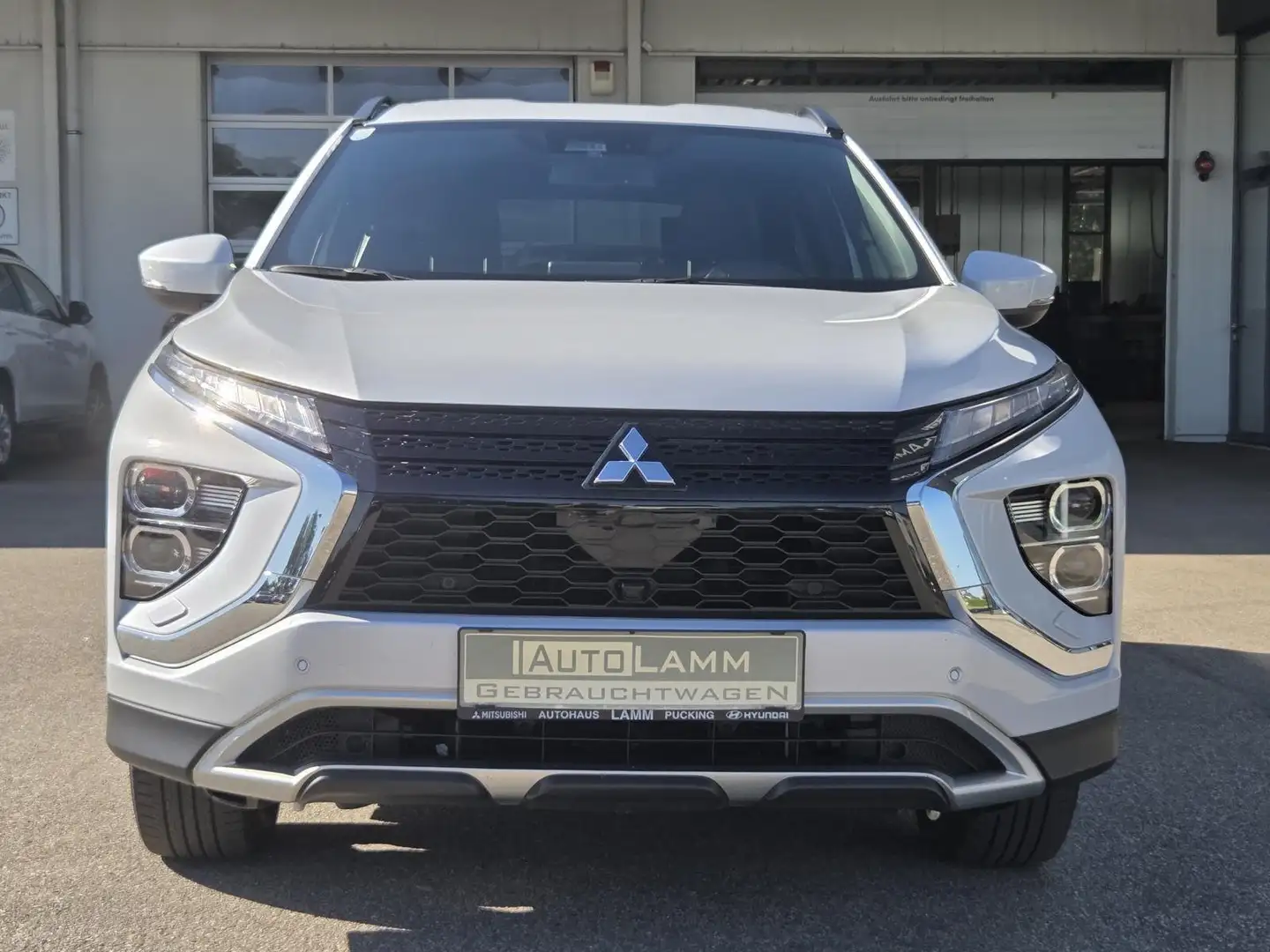 Mitsubishi Eclipse Cross 2,4 PHEV 4WD Intense+ CVT Aut. Intense+ +AV Weiß - 1