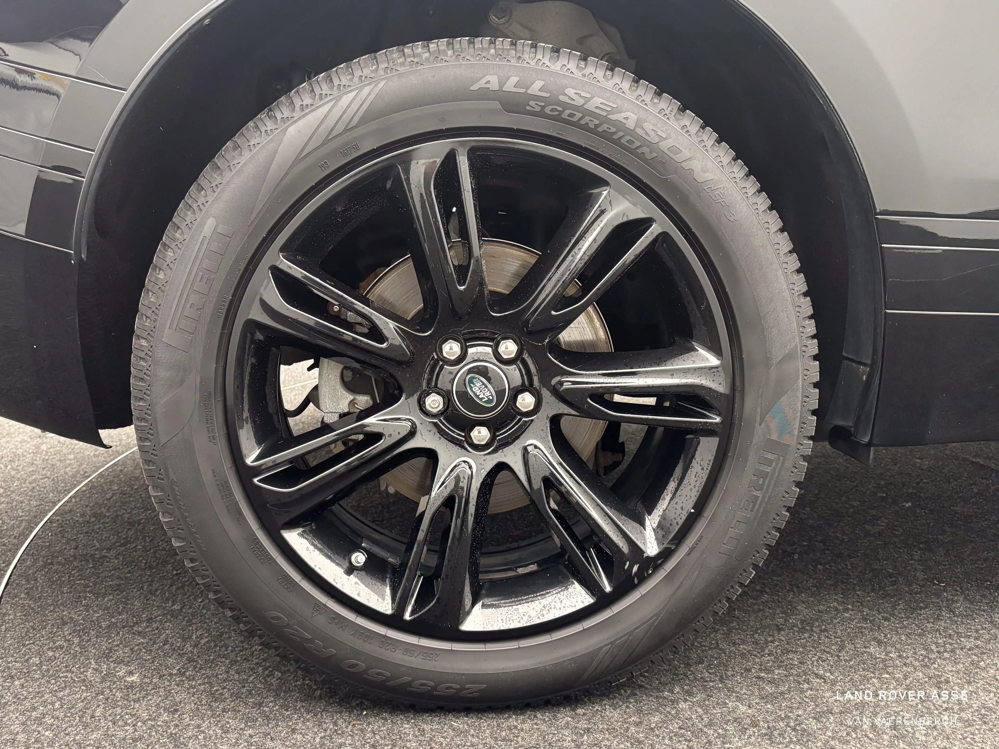 Land Rover Range Rover Velar R-Dynamic S — photo 9