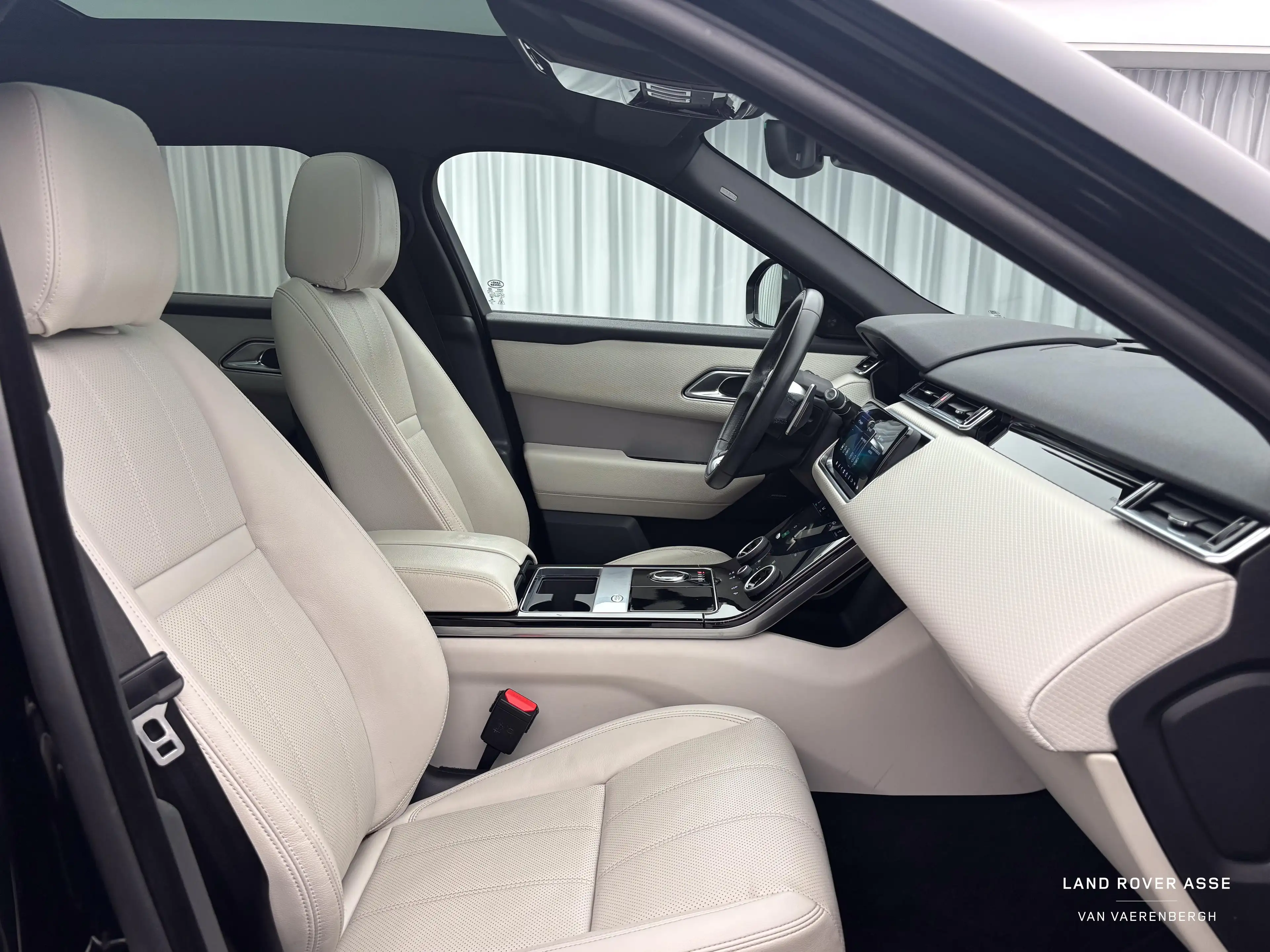 Land Rover Range Rover Velar R-Dynamic S — photo 3