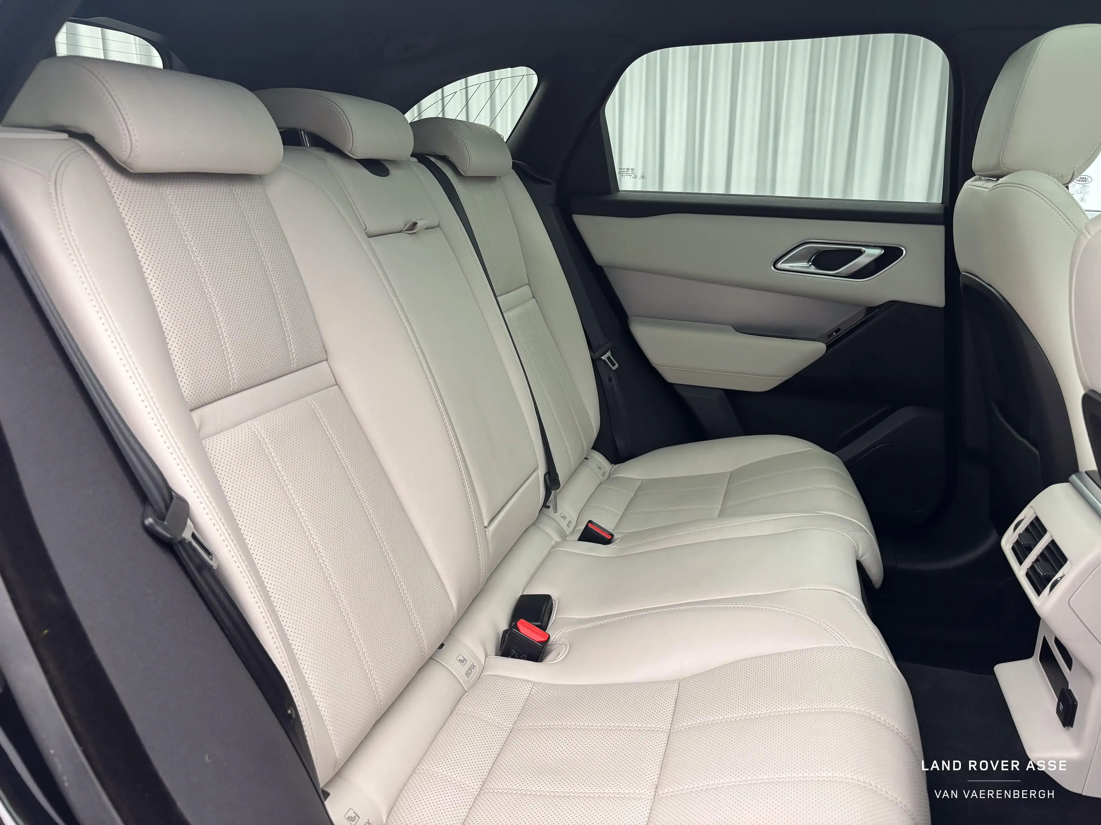 Land Rover Range Rover Velar R-Dynamic S — photo 5