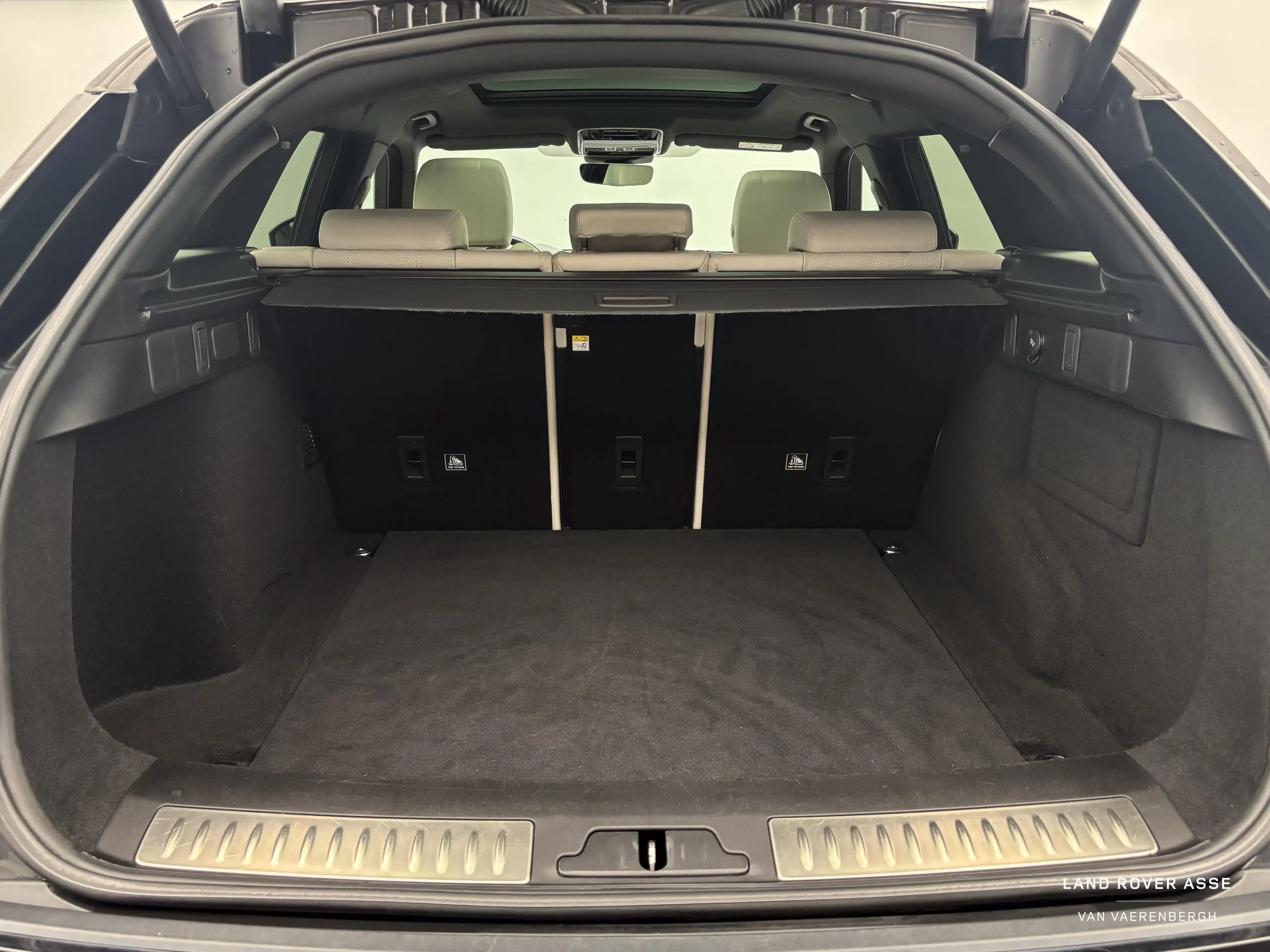 Land Rover Range Rover Velar R-Dynamic S — photo 14