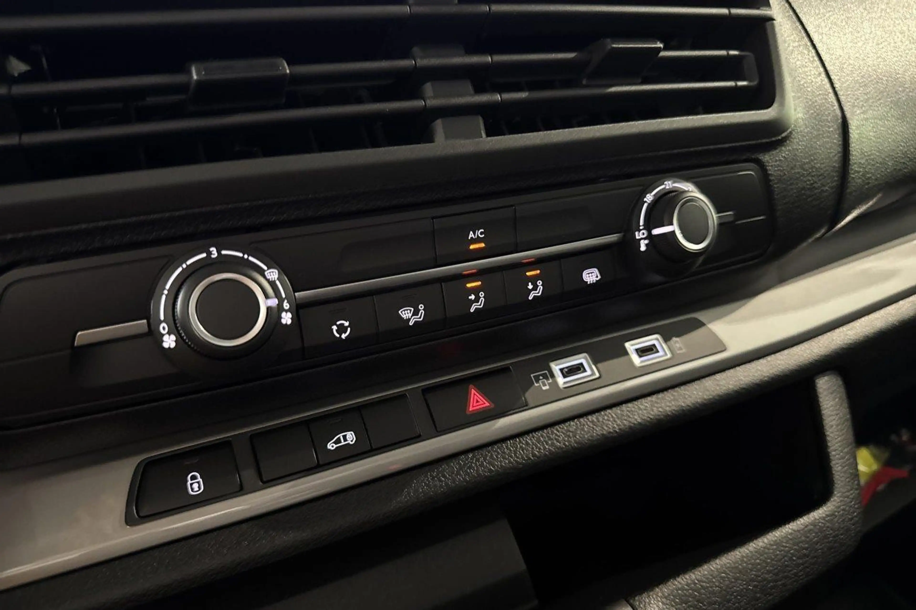 Peugeot e-Expert XL 75 KWH 136CH — photo 15
