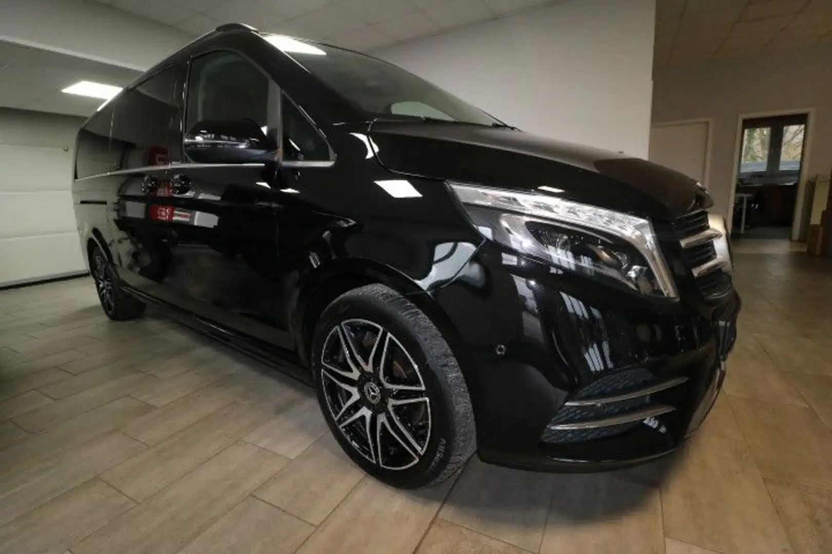 Mercedes-Benz V 220 CDI/BT/d AVANTG 4MATIC extra AMG-Line Schwarz - 1