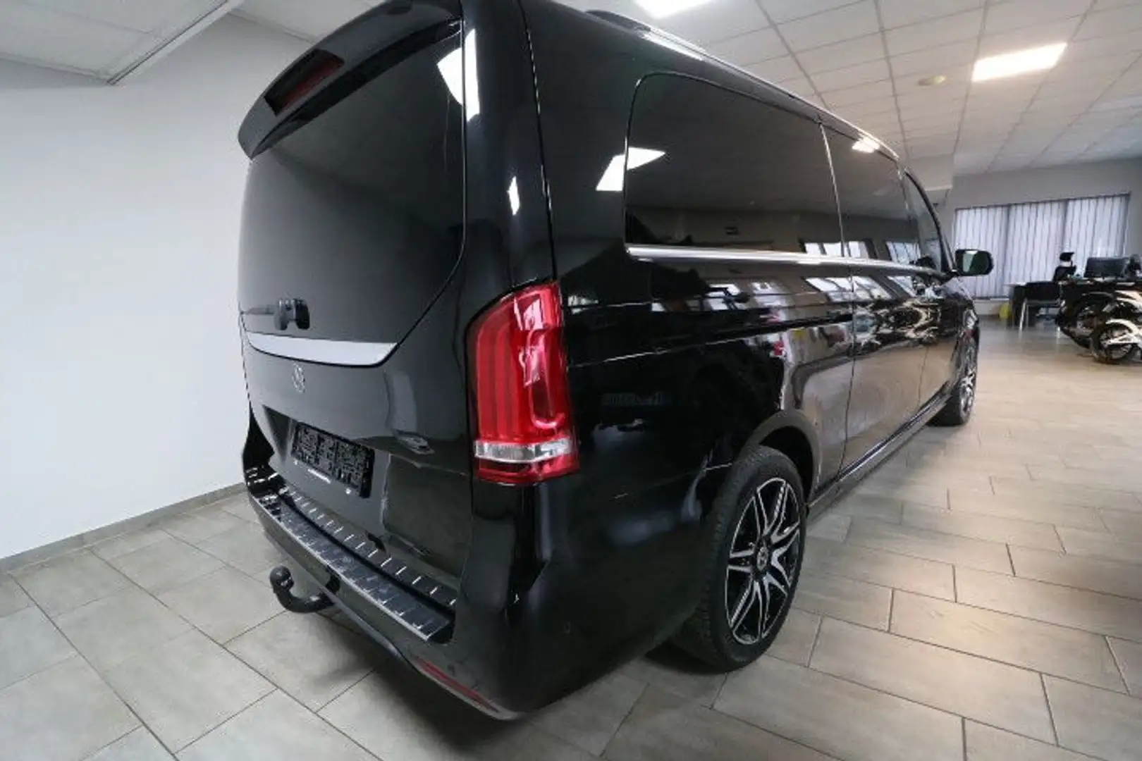 Mercedes-Benz V 220 CDI/BT/d AVANTG 4MATIC extra AMG-Line Schwarz - 2