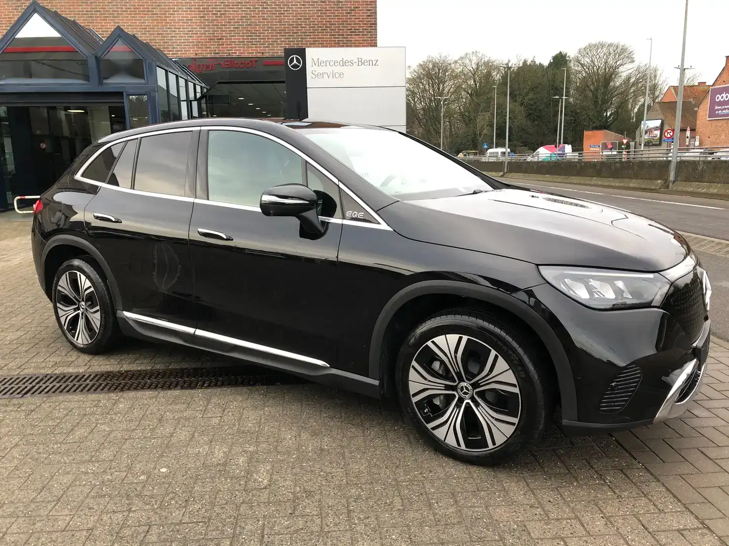 Mercedes-Benz EQE SUV 350+ AMG Line Electric Art Sfeerverlichting Premium soundsysteem 11 LS 225 W Panoramisch schuifdak Keyless GO Schwarz - 2