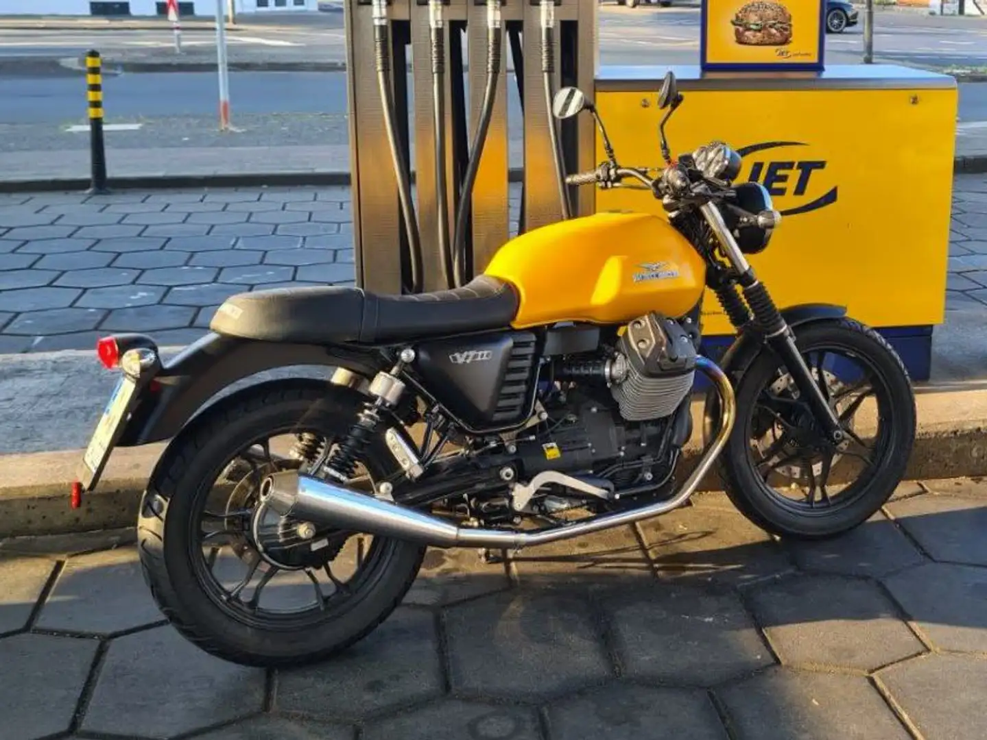 Moto Guzzi V 7 V7 II Stone Żółty - 2