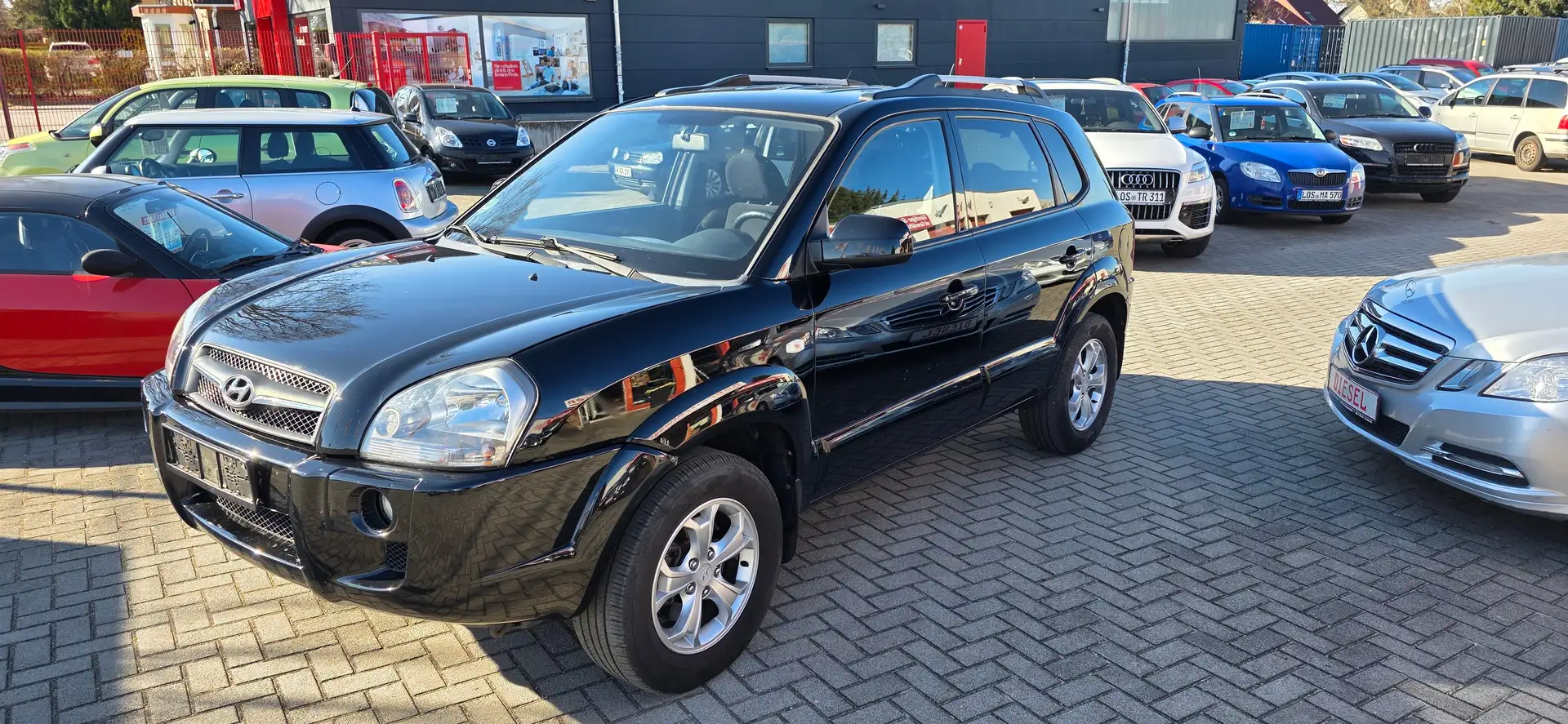 Hyundai TUCSON 2.0 2WD GLS 2.Hand * AHK * TÜV Schwarz - 1