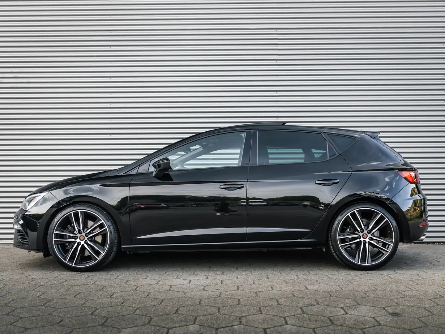 SEAT Leon 2.0 TSI CUPRA PANO BEATS VIRTUAL CAMERA Zwart - 2