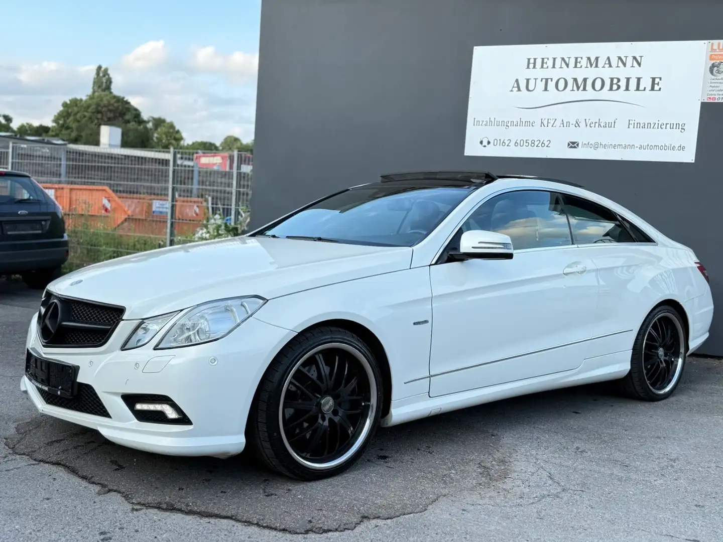 Mercedes-Benz E 250 CDI Coupe AMG Line *PANO*LEDER*H&K*KAMERA* Fehér - 2