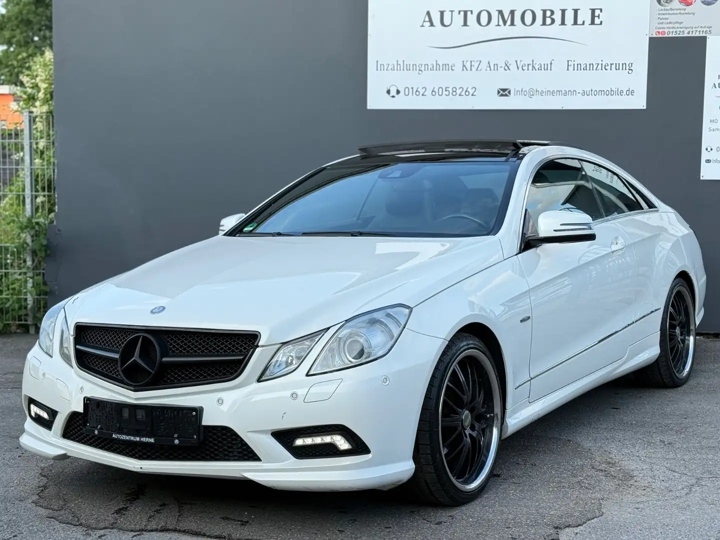 Mercedes-Benz E 250 CDI Coupe AMG Line *PANO*LEDER*H&K*KAMERA* Fehér - 1