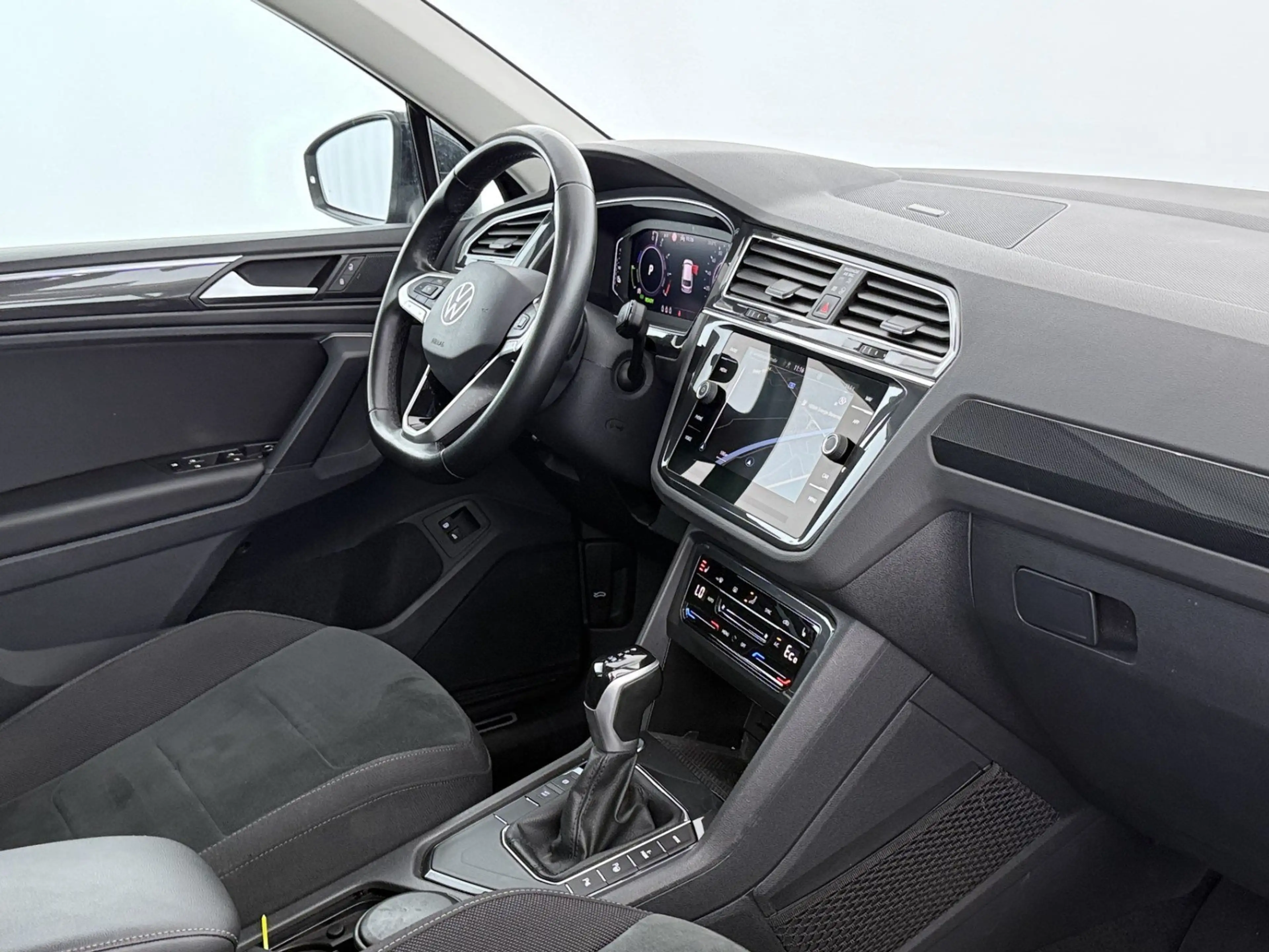 Volkswagen Tiguan 1.4 TSI PHEV Elegance Aut MATRIX SKY AHK — photo 14
