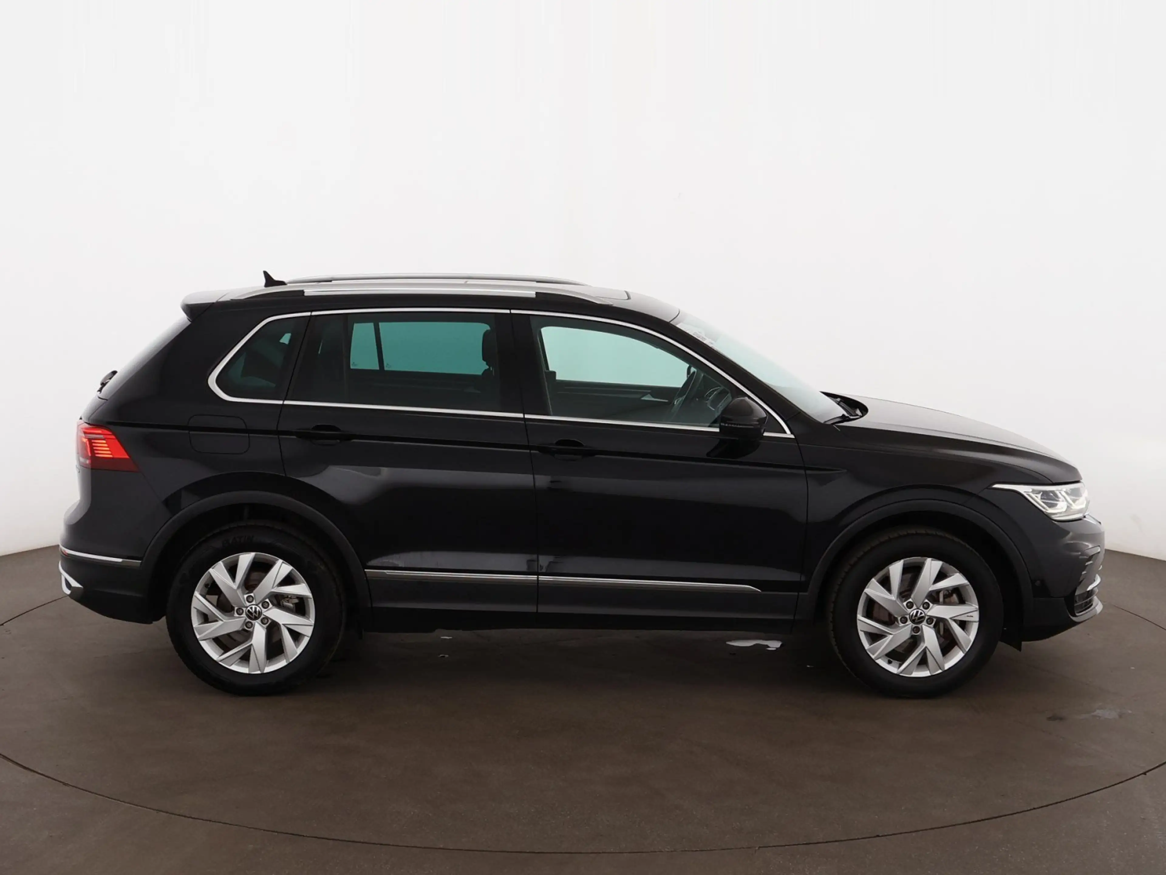 Volkswagen Tiguan 1.4 TSI PHEV Elegance Aut MATRIX SKY AHK — photo 9