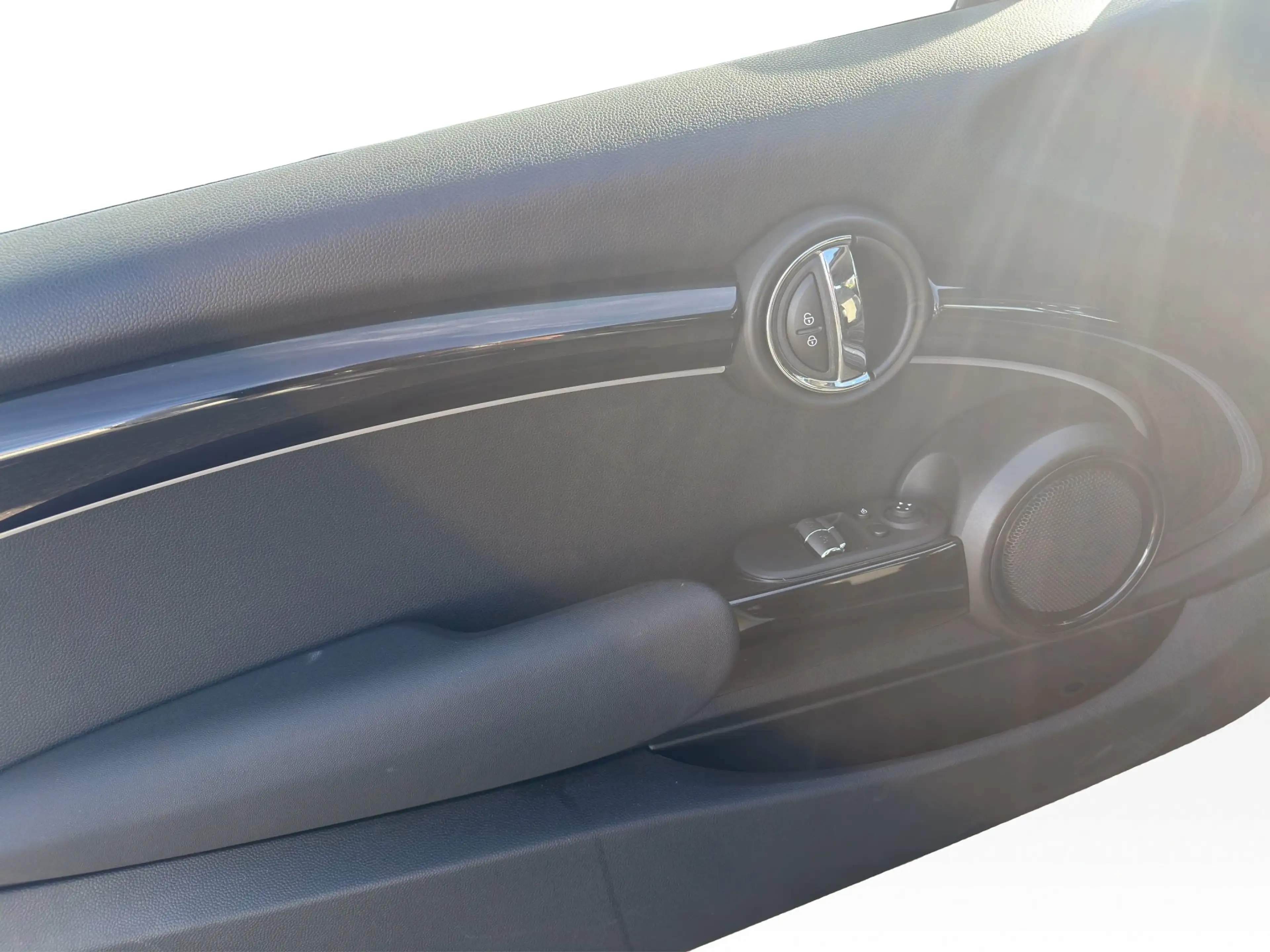 MINI Cooper SE Classic Trim — photo 14