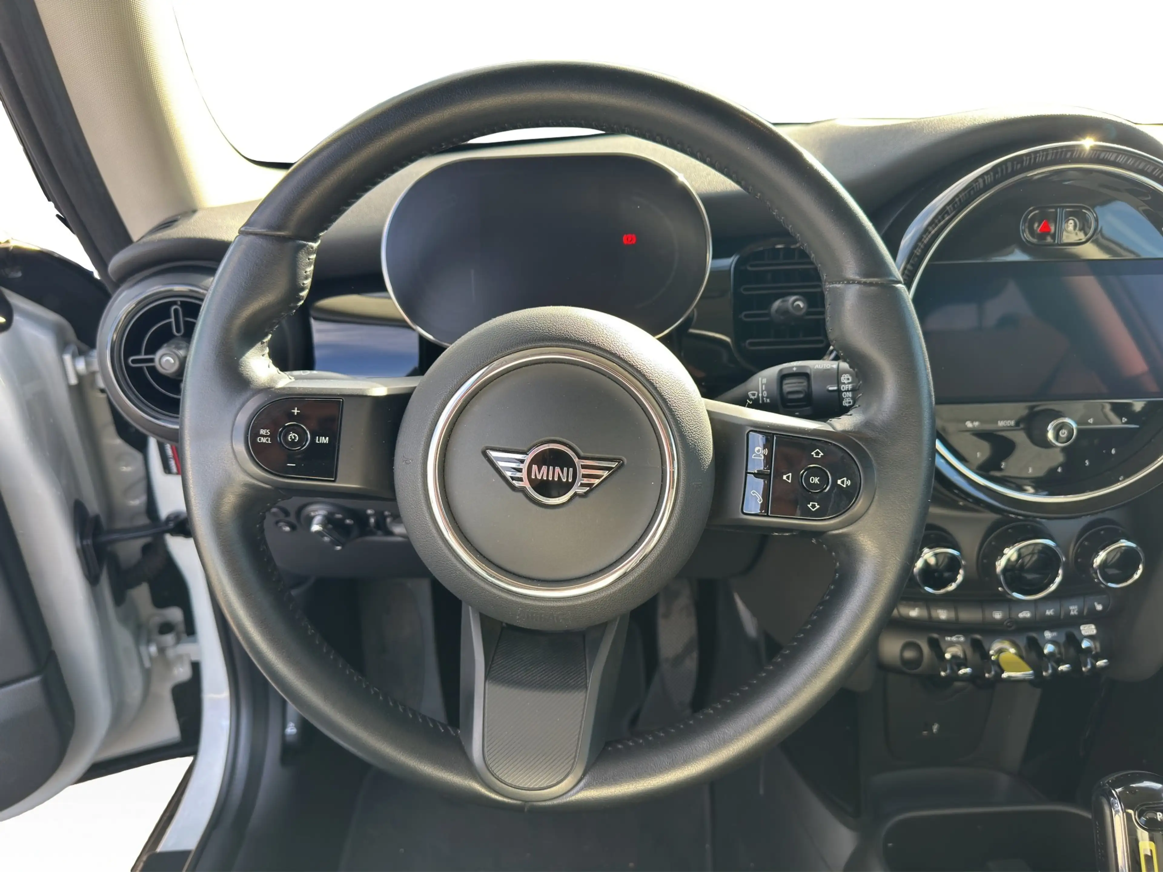 MINI Cooper SE Classic Trim — photo 11