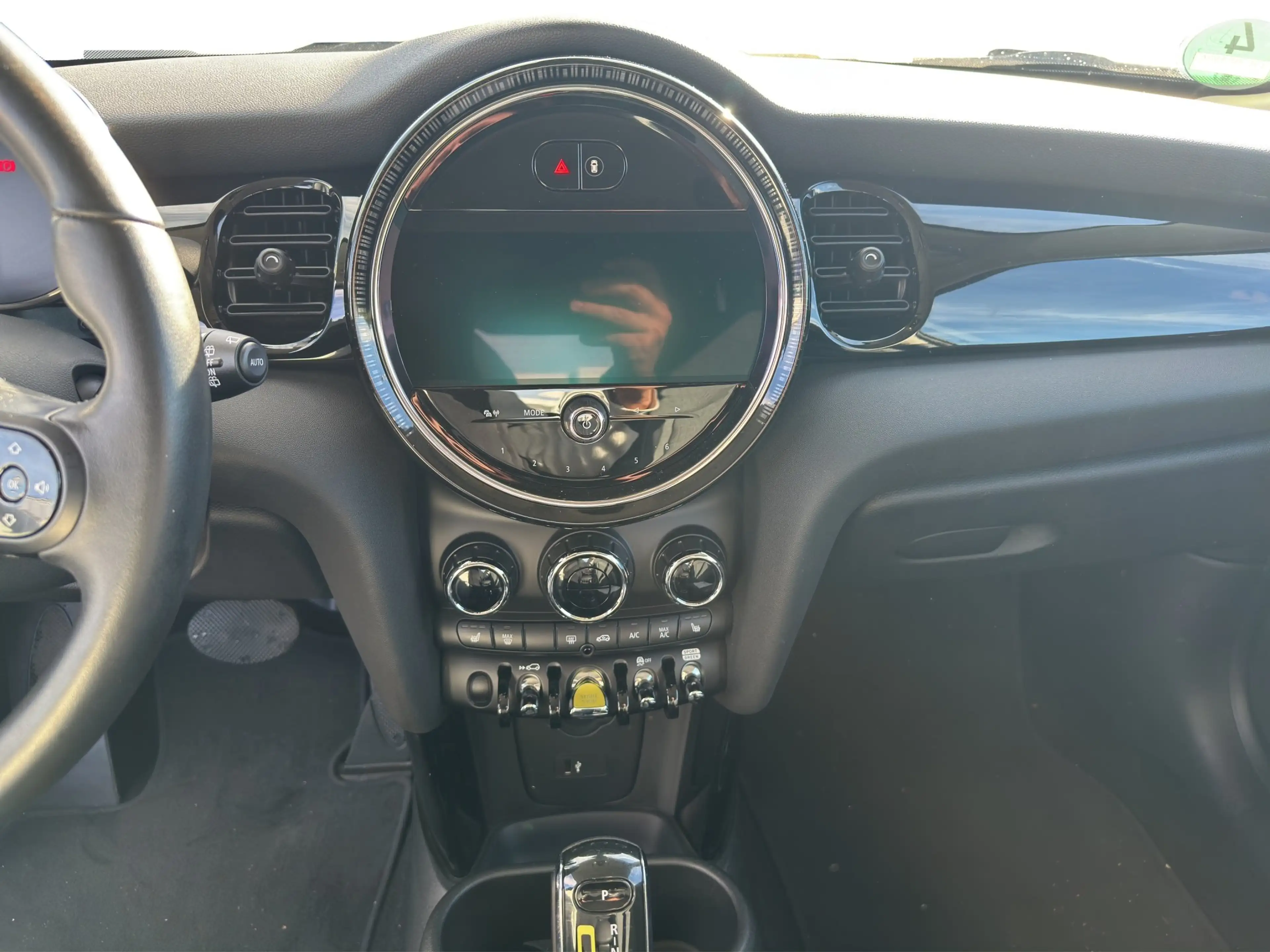 MINI Cooper SE Classic Trim — photo 10