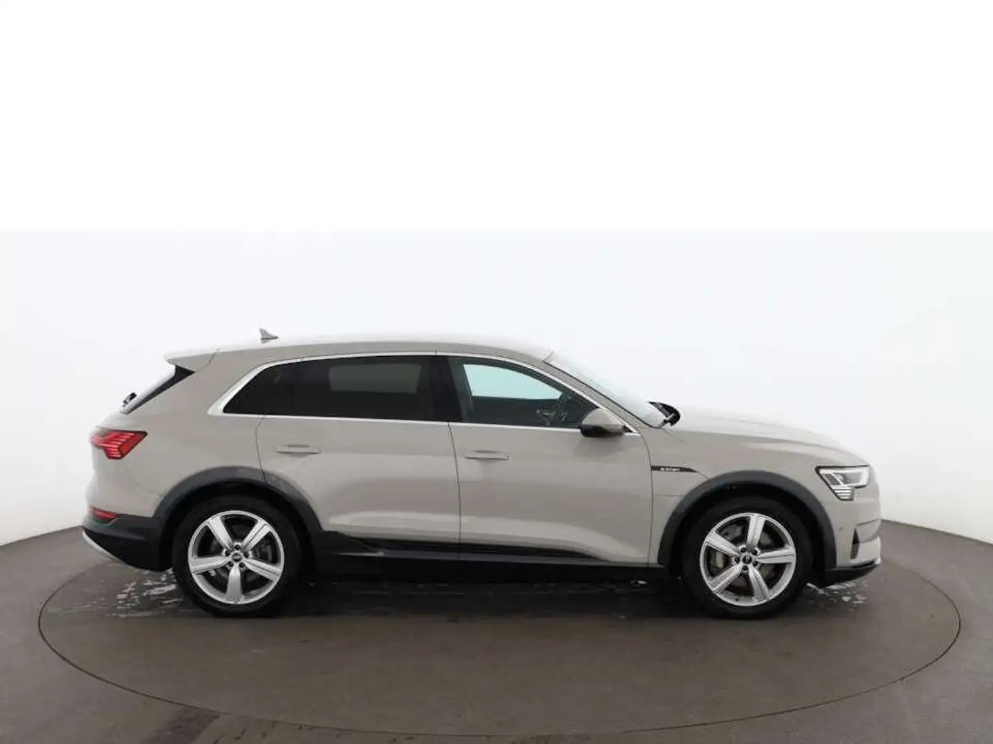 Audi e-tron 55 quattro advanced 95kWh Aut MATRIX RADAR Beige - 2