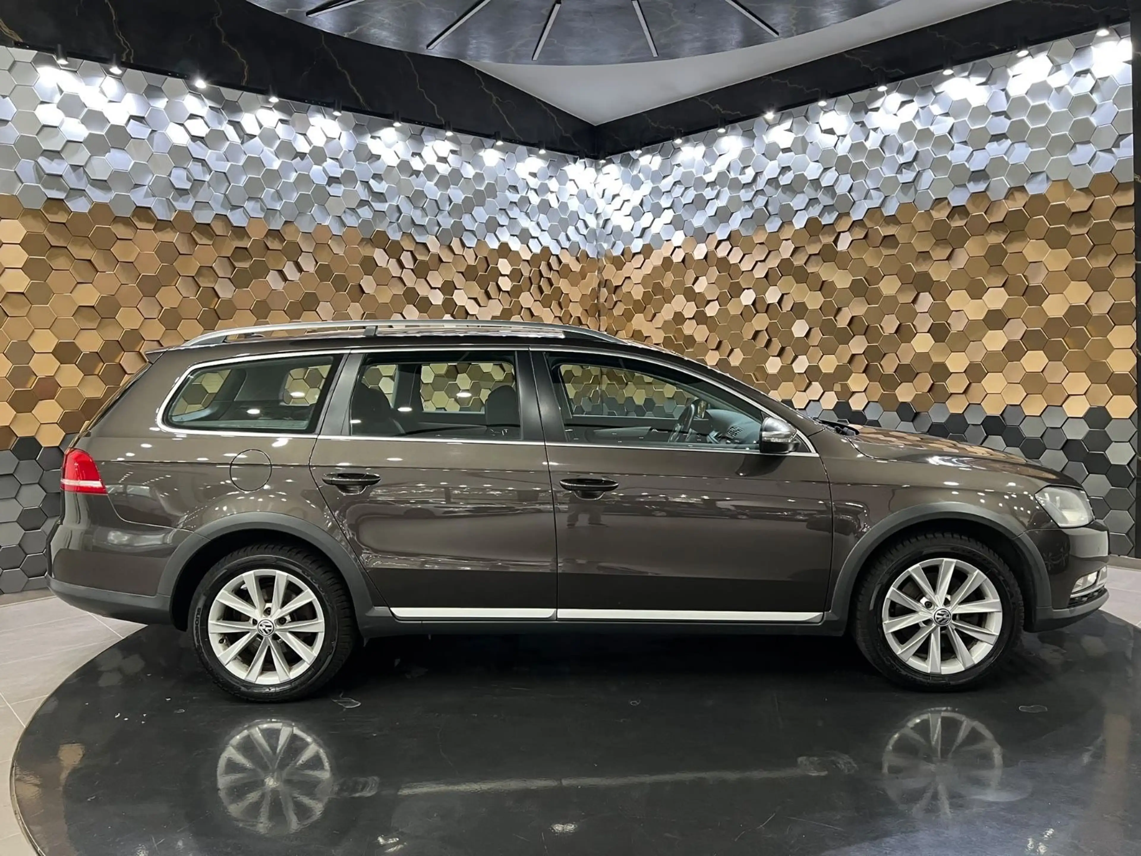 Volkswagen Passat Alltrack Variant 4Motion /DSG/AHK/ — photo 11