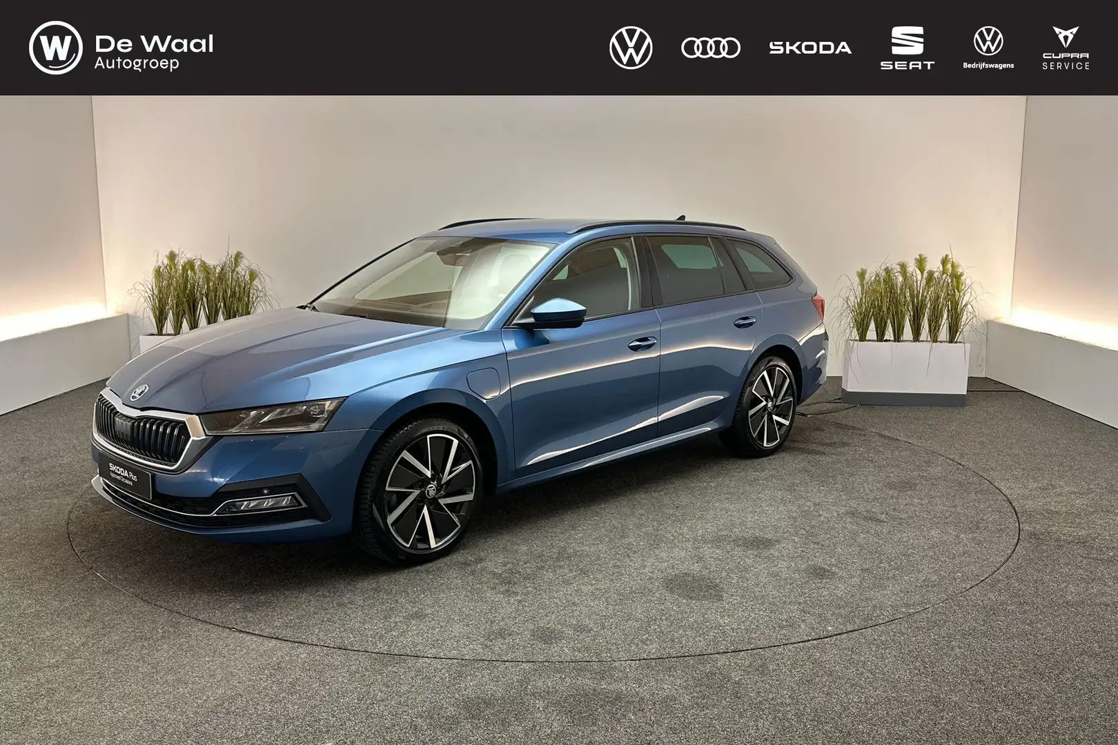 Skoda Octavia Combi 1.4 TSI 204pk DSG iV PHEV Business Edition P Blauw - 1