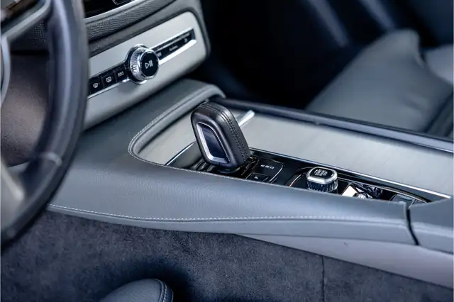 Volvo XC90 view 25