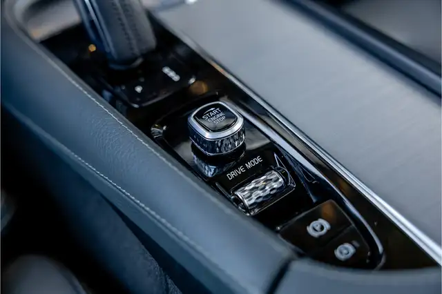 Volvo XC90 view 24
