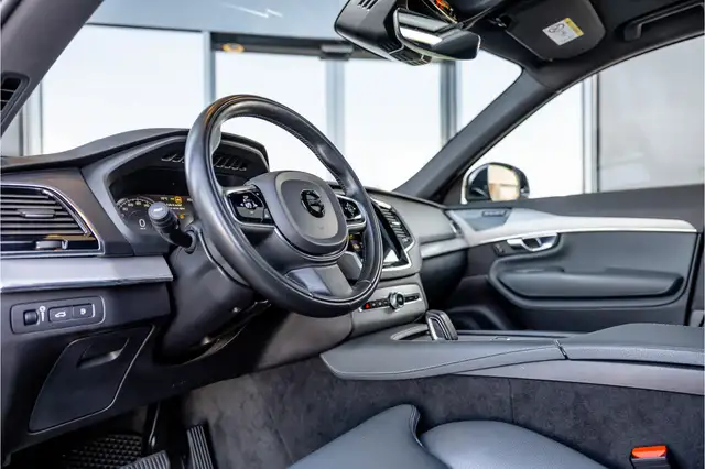 Volvo XC90 view 13