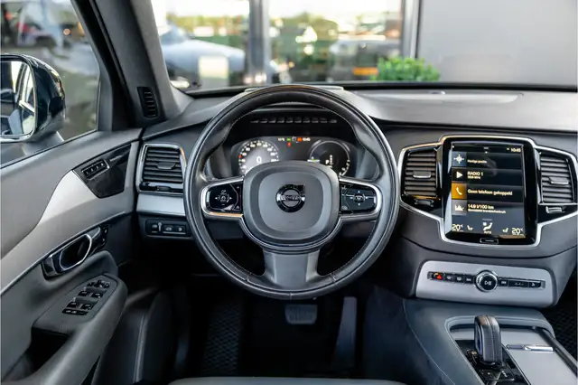 Volvo XC90 view 17
