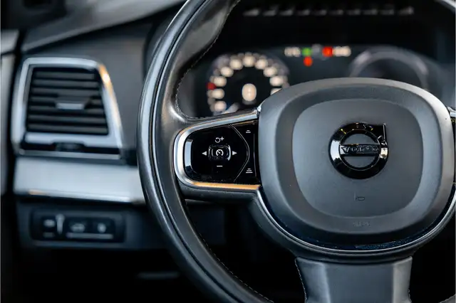 Volvo XC90 view 28