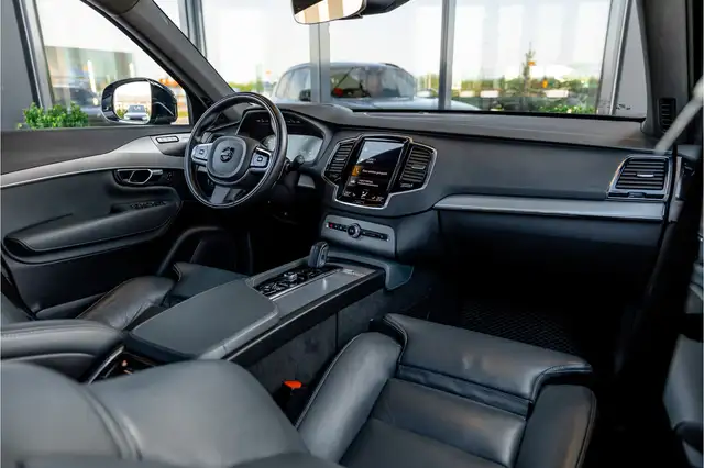 Volvo XC90 view 15