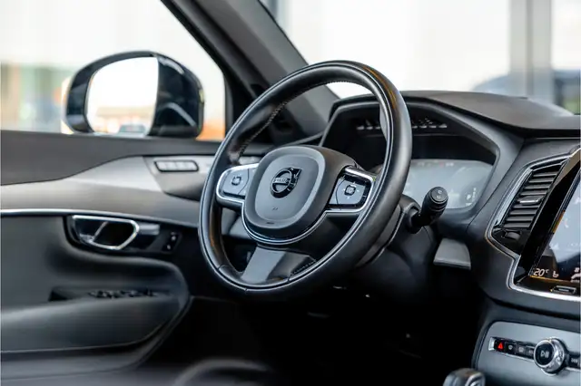 Volvo XC90 view 16