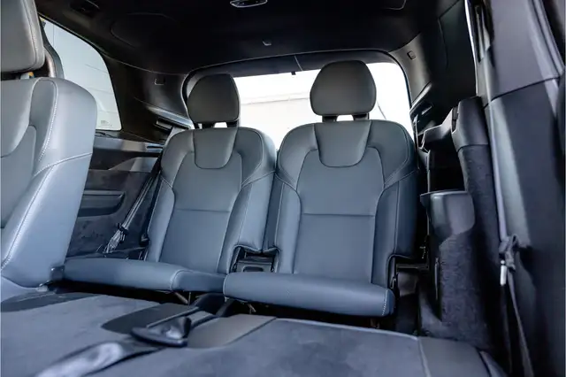 Volvo XC90 view 12