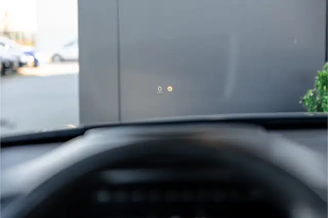 Volvo XC90 view 19