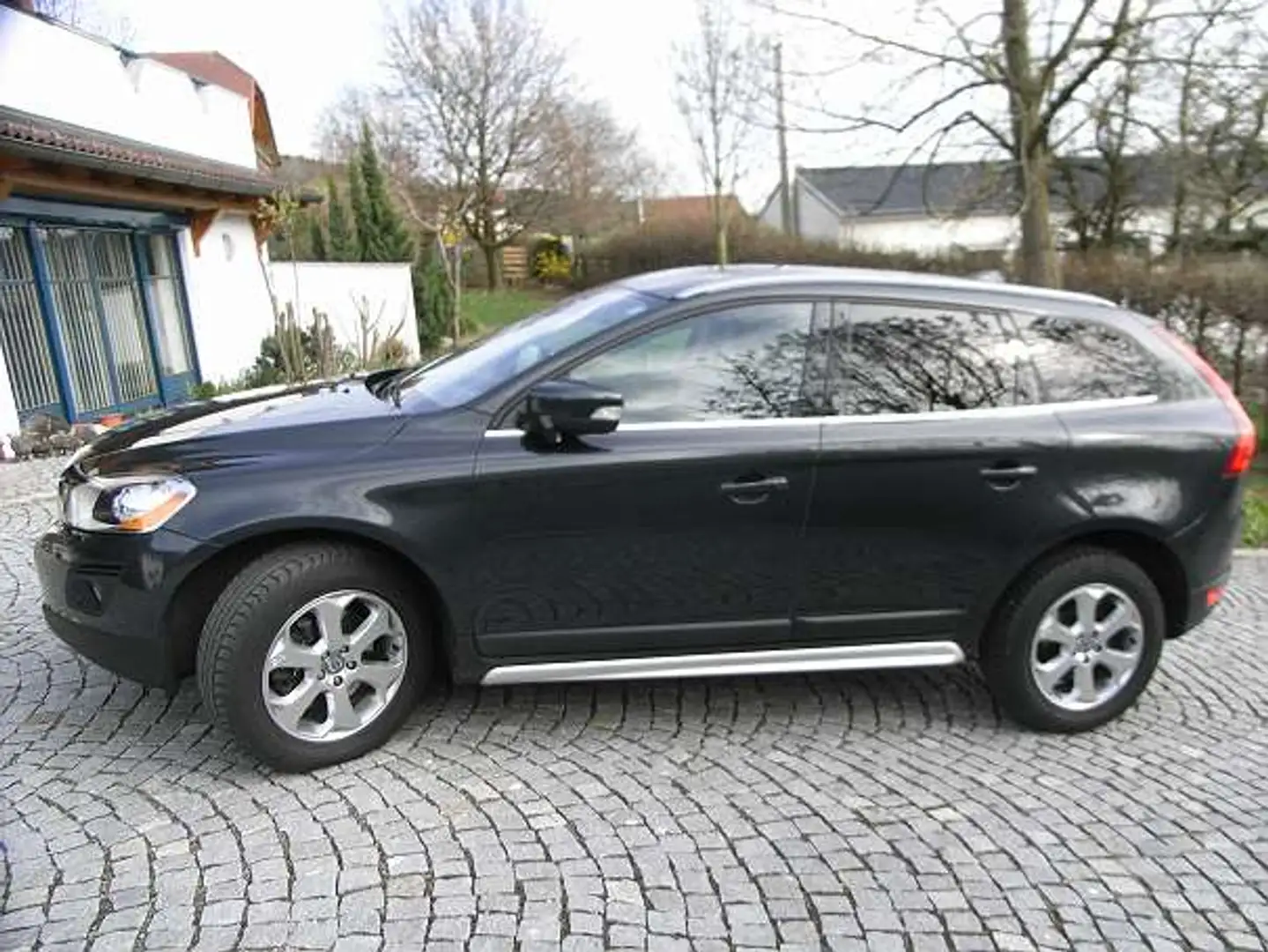 Volvo XC60 XC60 D5 AWD Basis Geartronic Basis Schwarz - 1