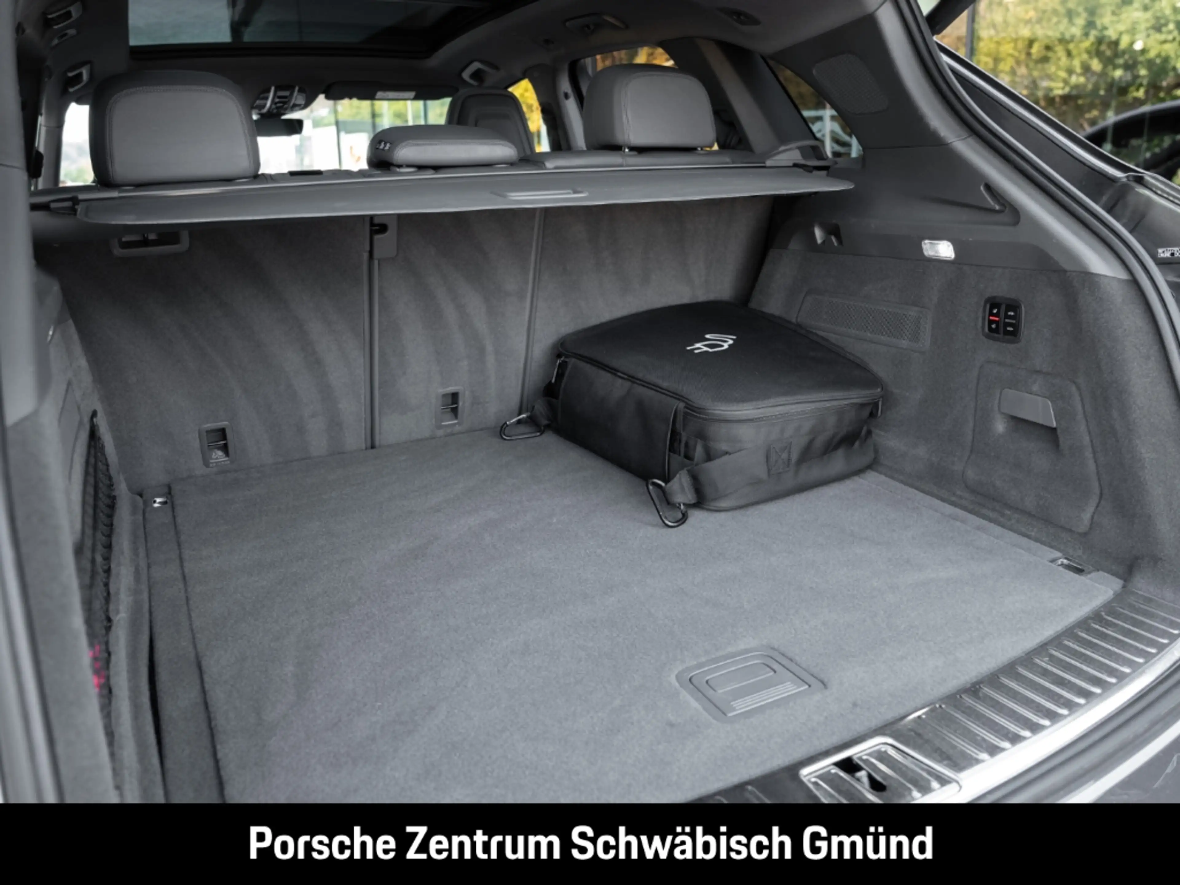 Porsche Cayenne E-Hybrid Nachtsicht InnoDrive HA-Lenkung — photo 8