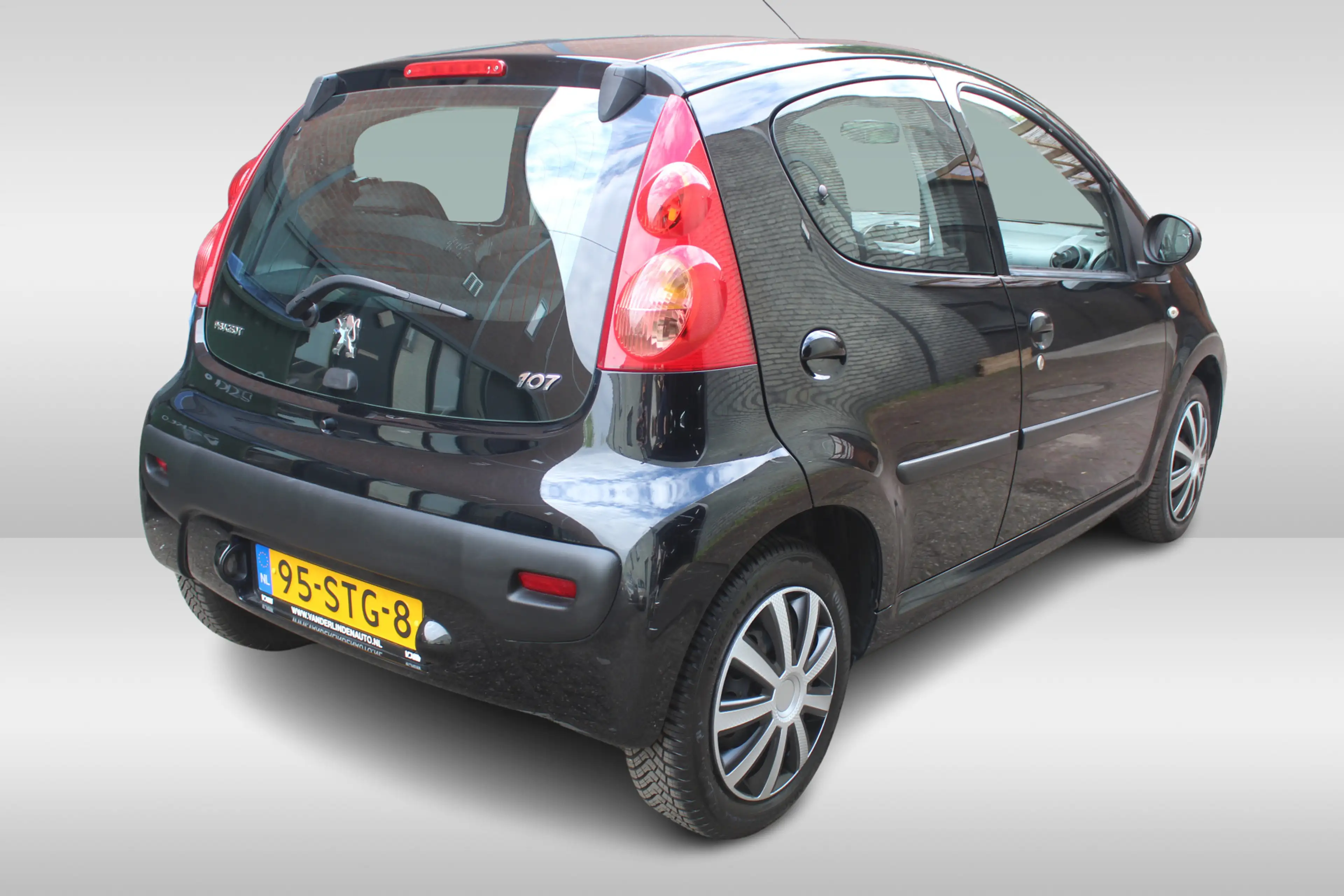 Peugeot 107 1.0-12V XS — photo 16