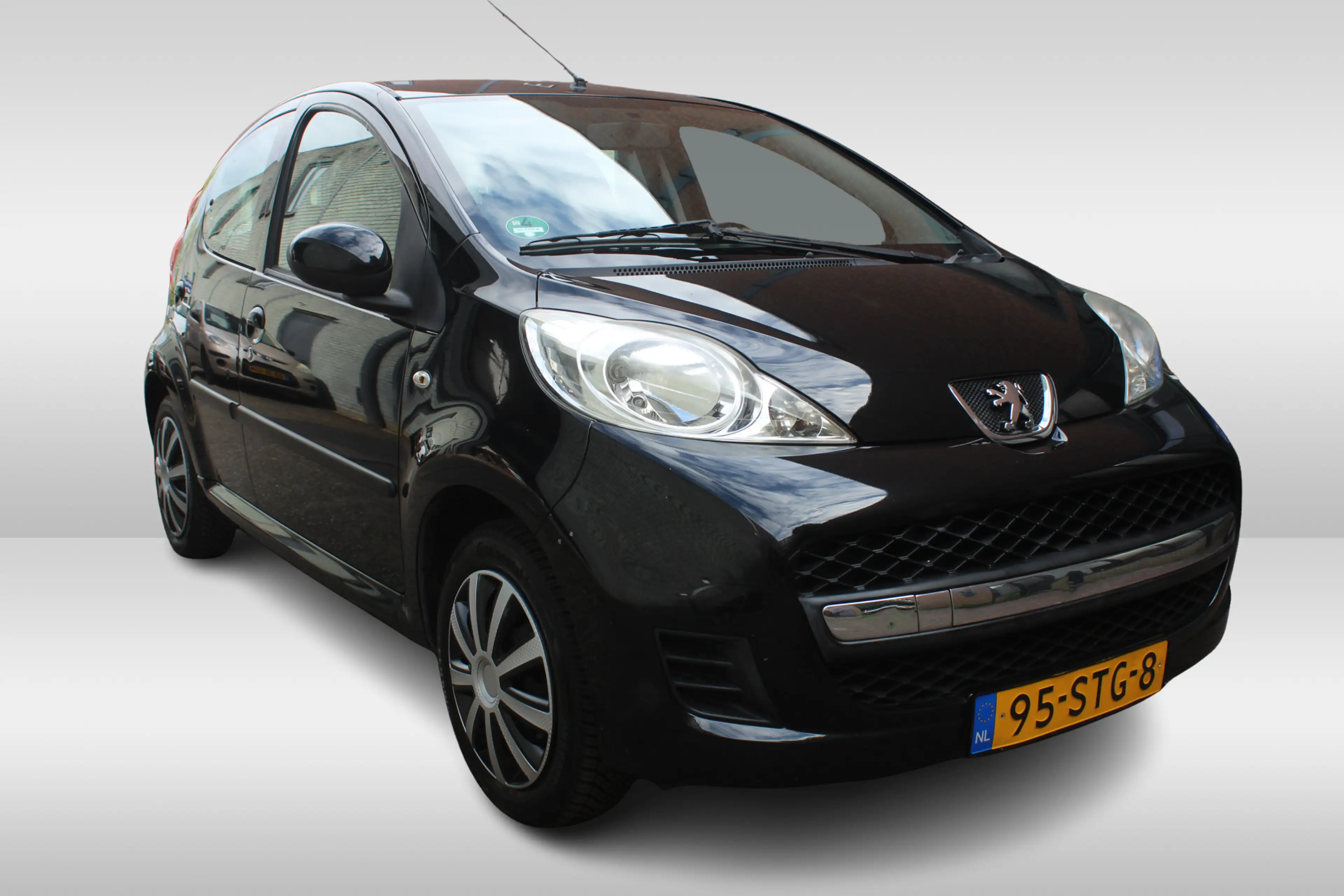 Peugeot 107 1.0-12V XS — photo 18