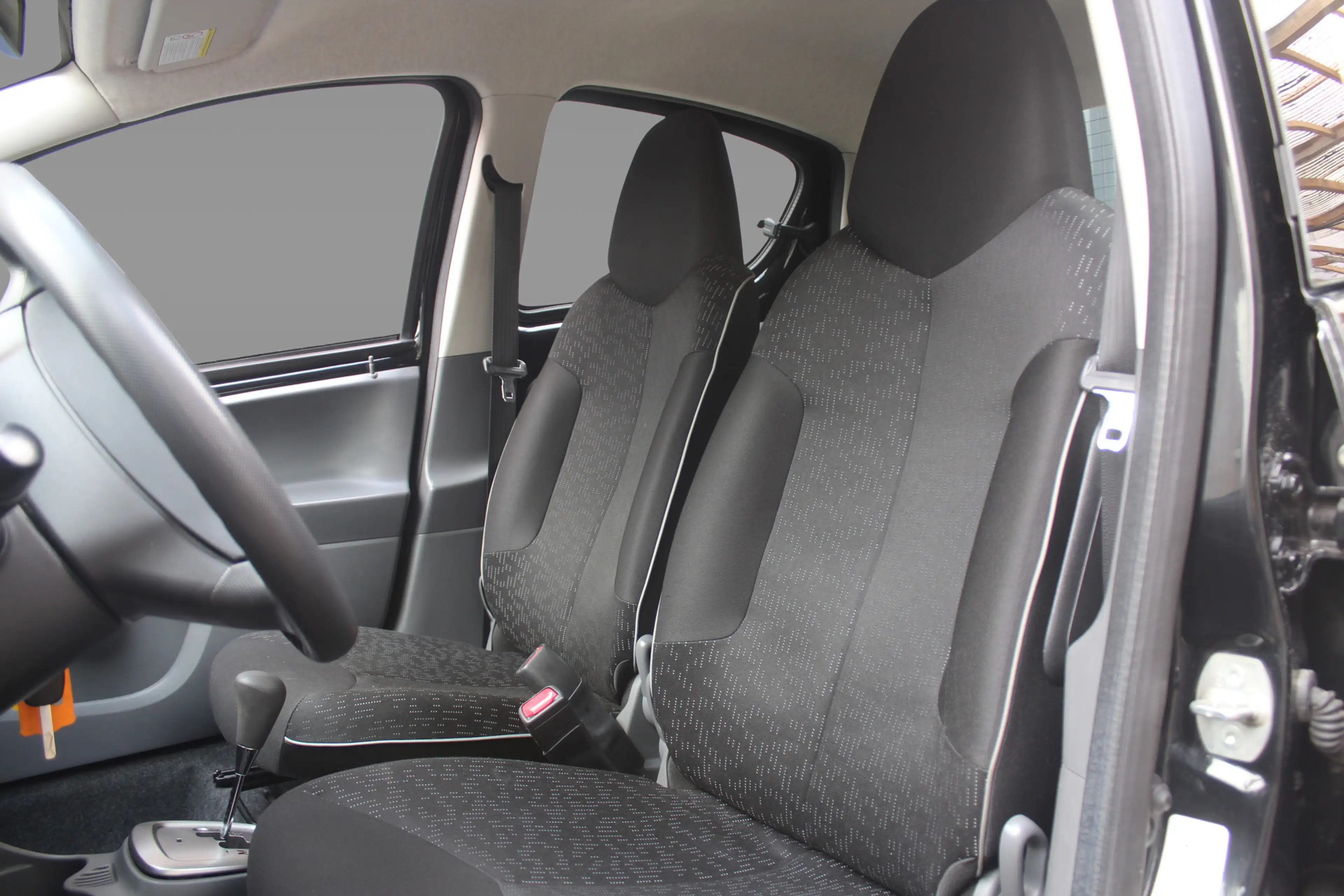 Peugeot 107 1.0-12V XS — photo 7