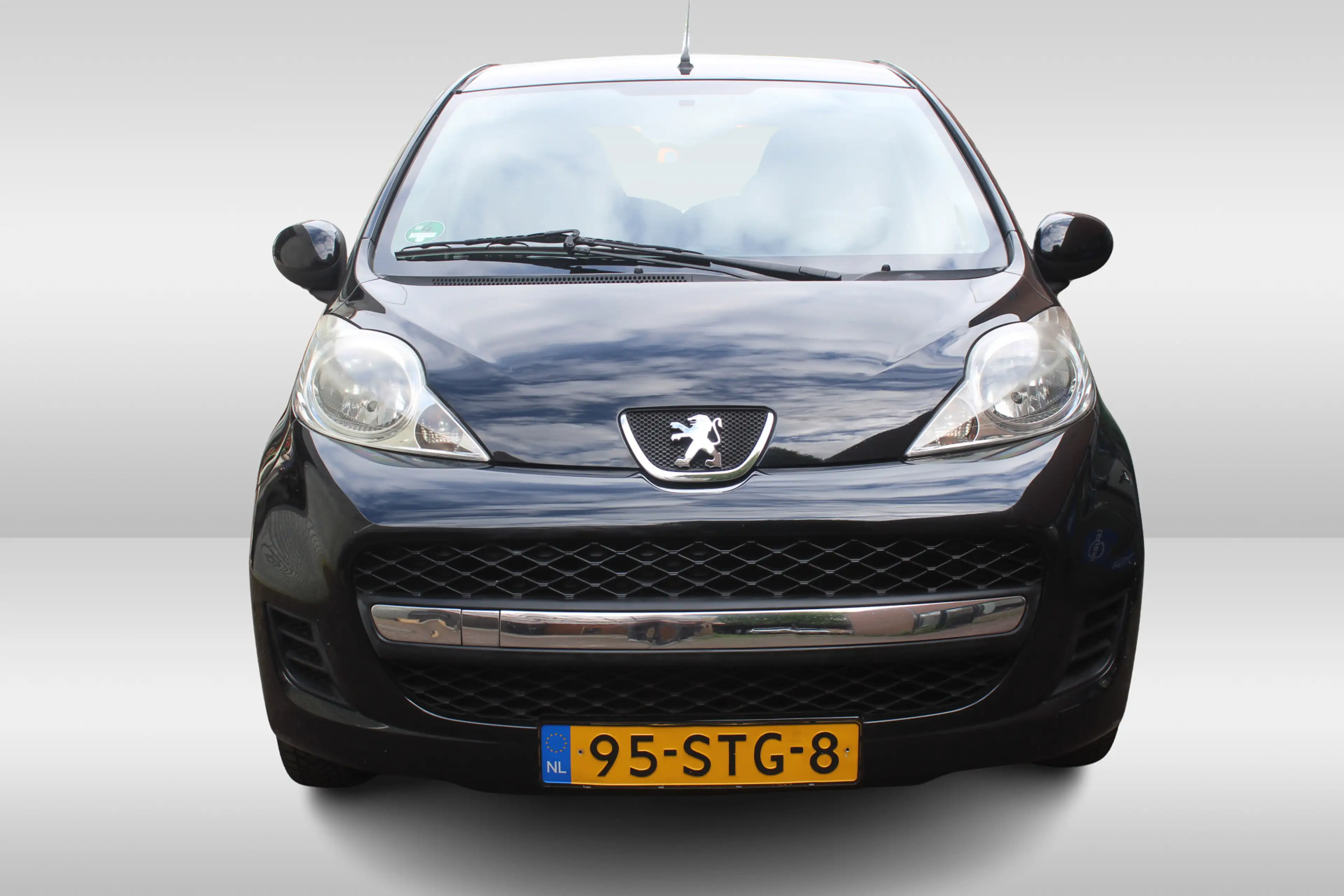 Peugeot 107 1.0-12V XS — photo 19