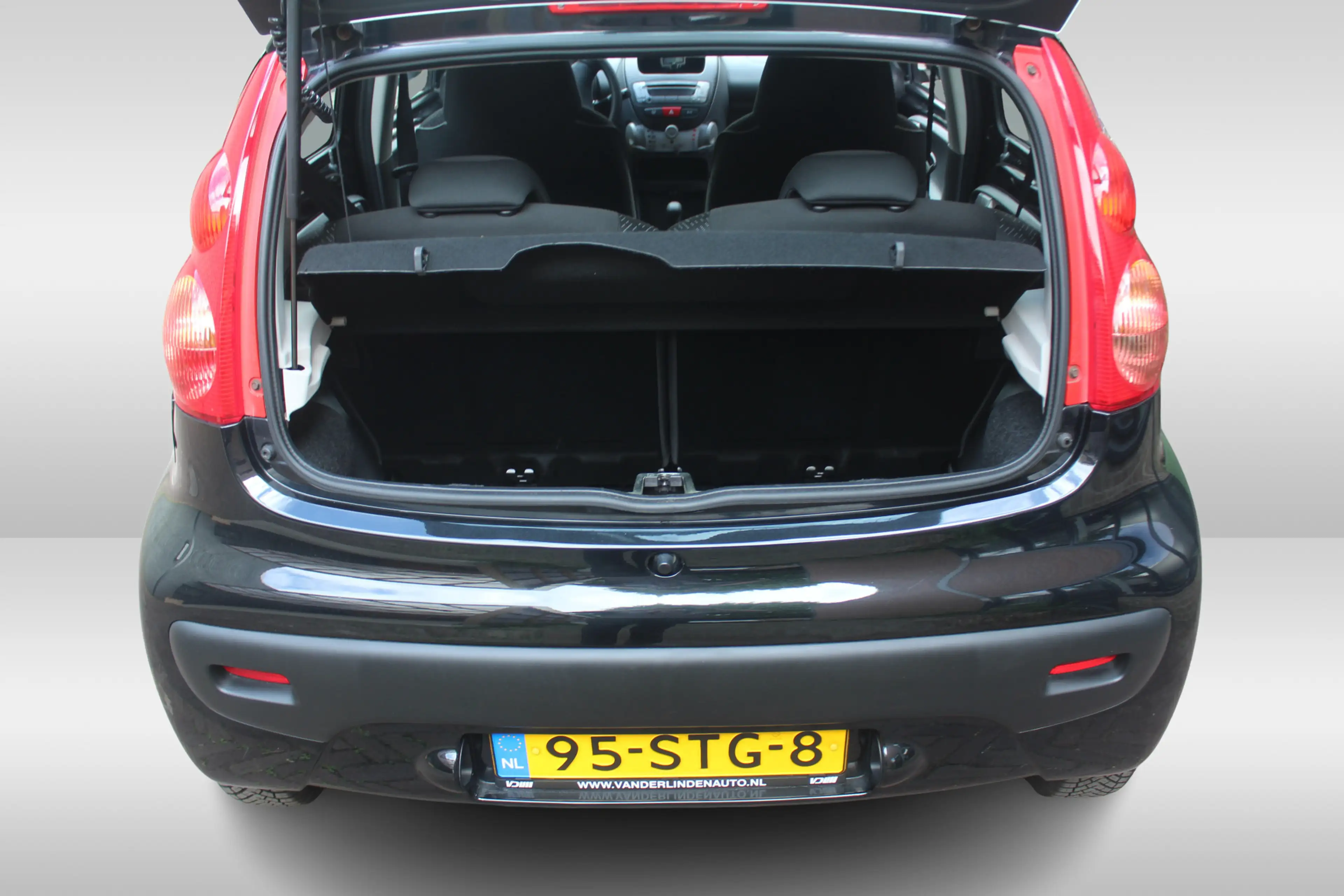 Peugeot 107 1.0-12V XS — photo 6