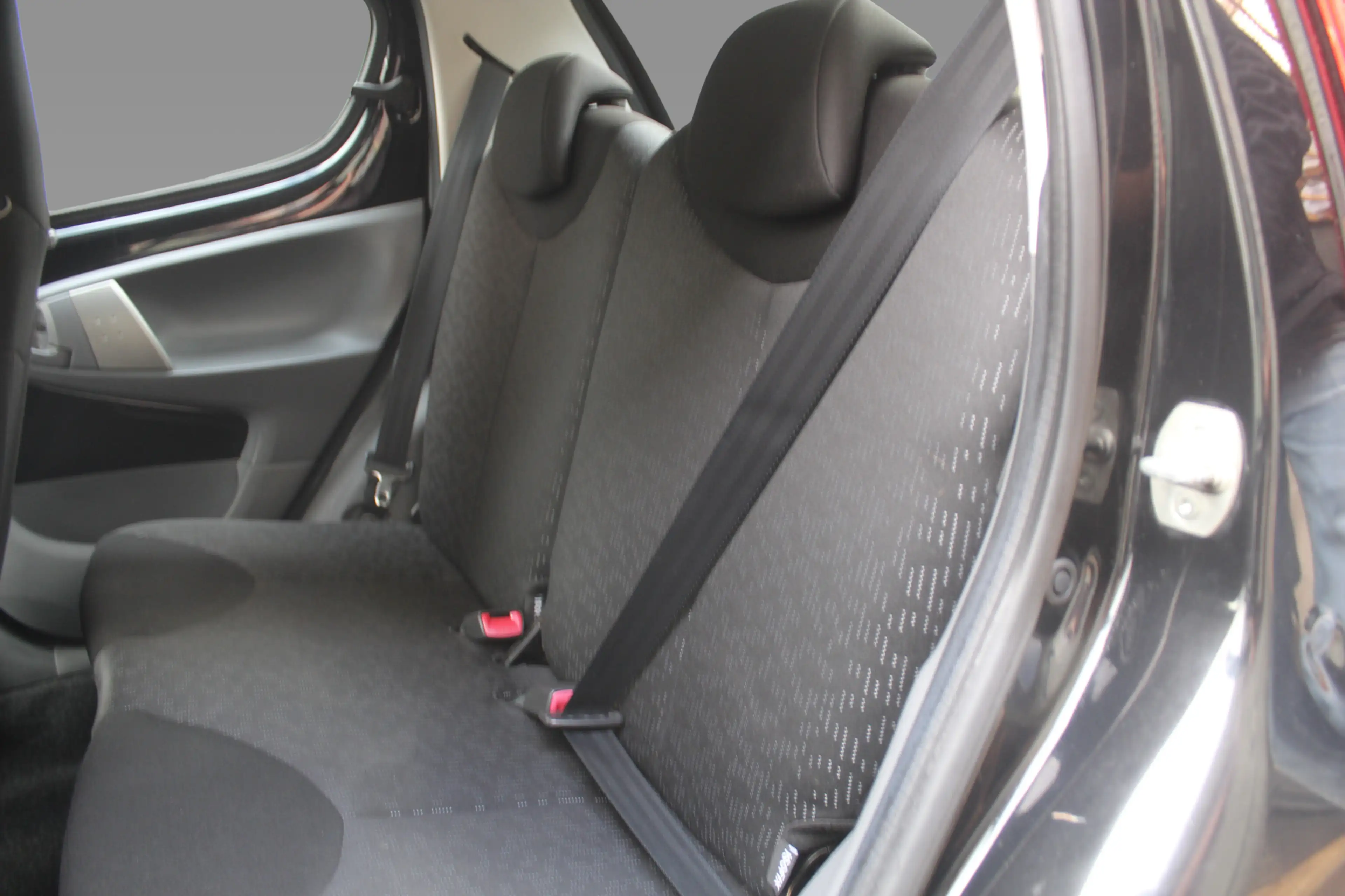 Peugeot 107 1.0-12V XS — photo 8