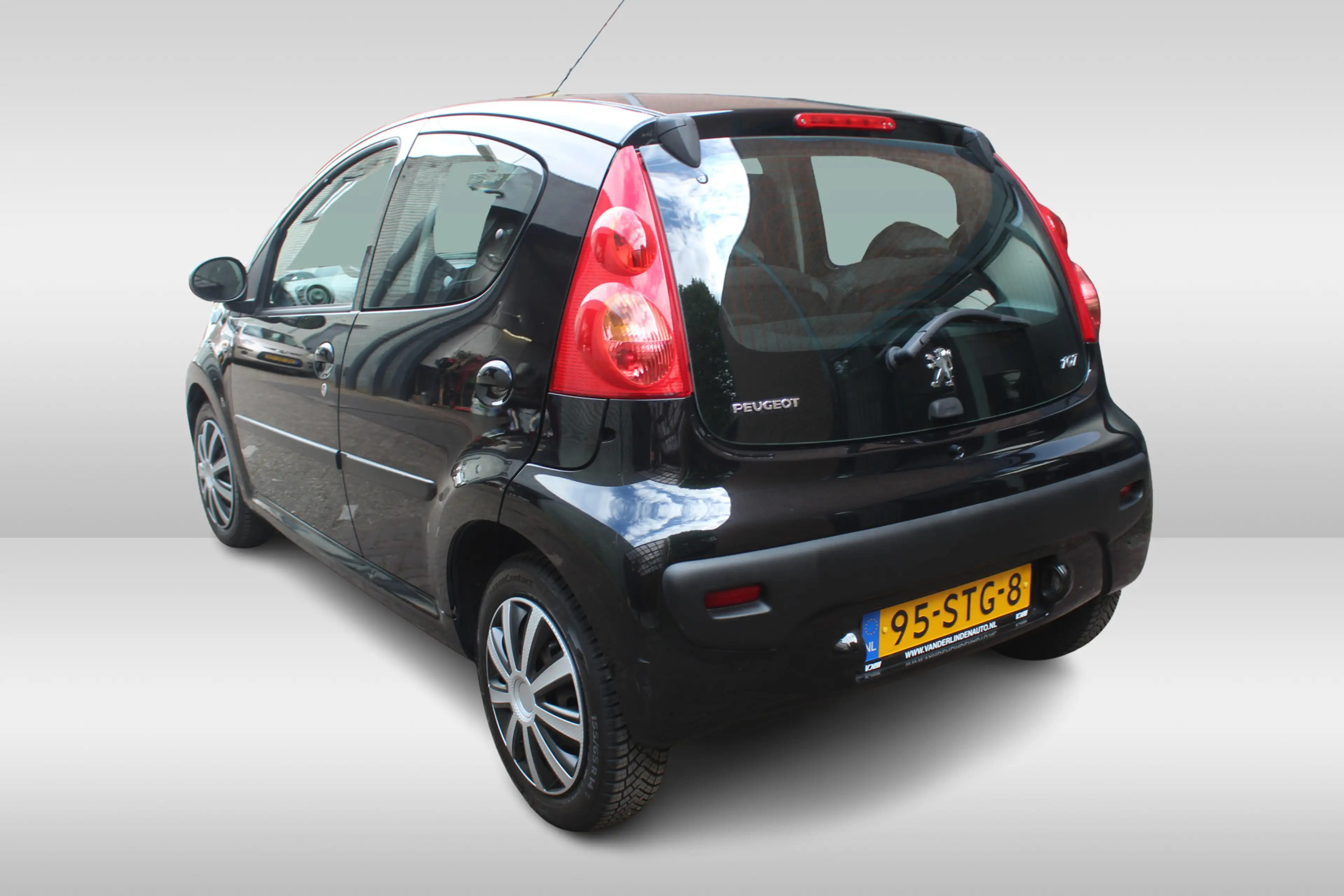 Peugeot 107 1.0-12V XS — photo 4