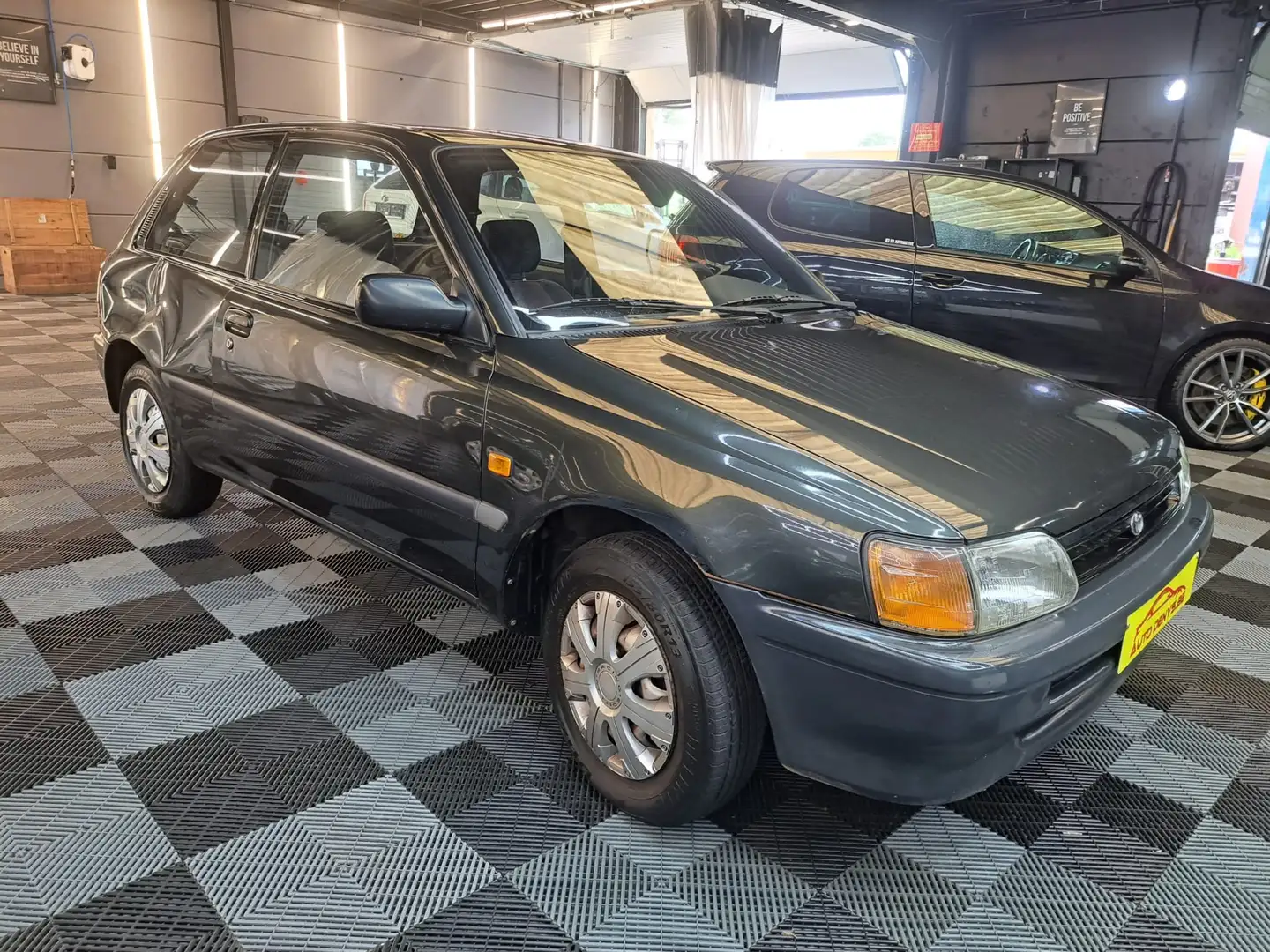 Toyota Starlet 1.0I 119.000 Km. Bj. 1990 3-Deurs Gris - 1