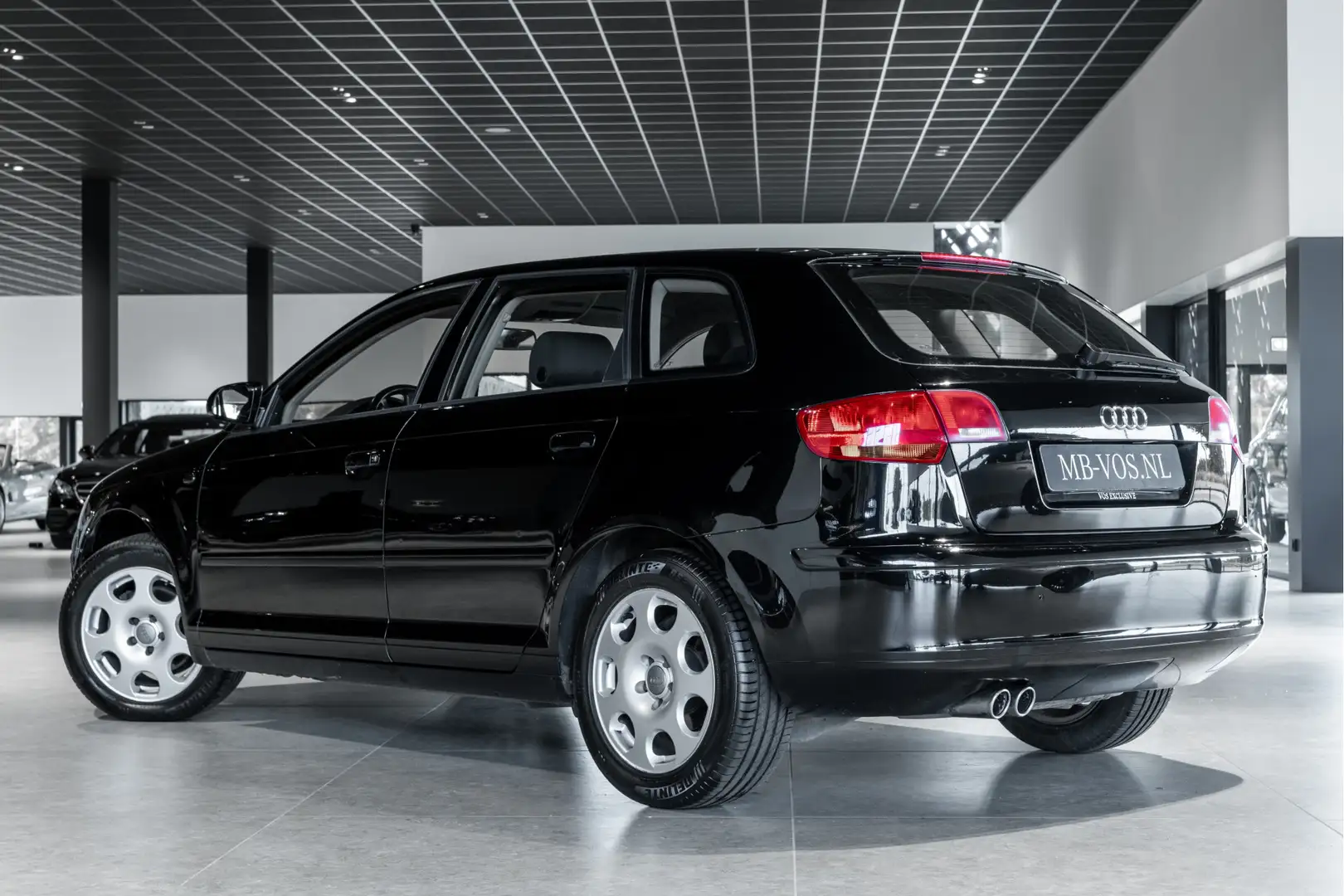 Audi A3 Sportback 2.0 FSI Attraction Clima|Cruise|Orig.NL| Zwart - 2