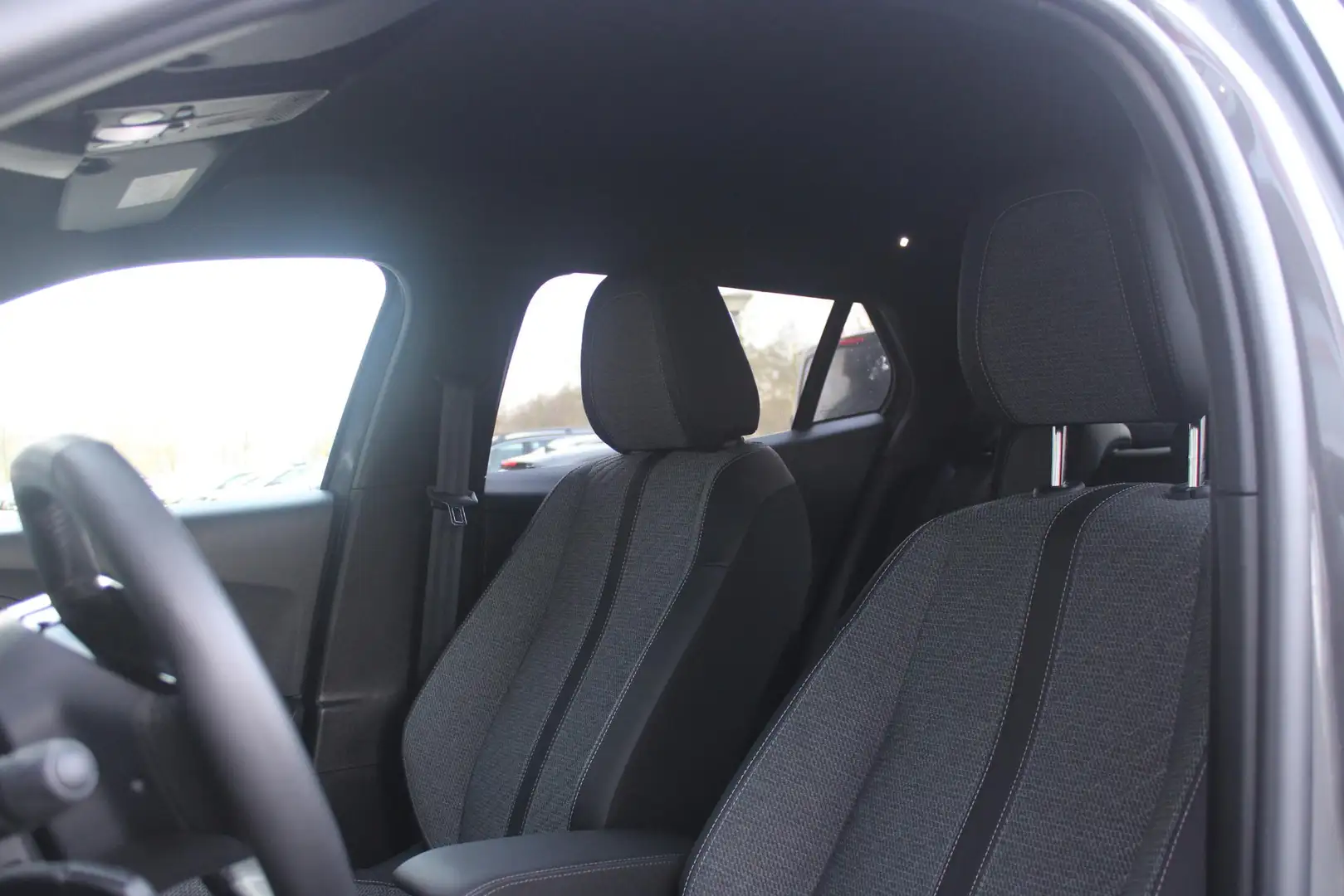 Peugeot 2008 1.2 100PK ALLURE | DRAADLOZE APPLE CARPLAY/ANDROID Grau - 2