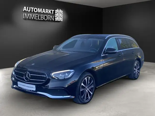 Mercedes-Benz E-Class view 4