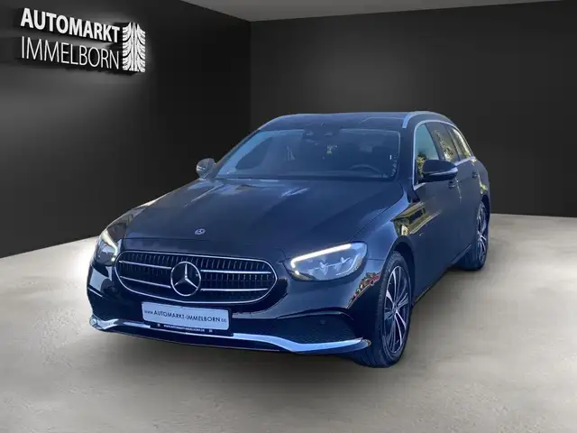 Mercedes-Benz E-Class view 3