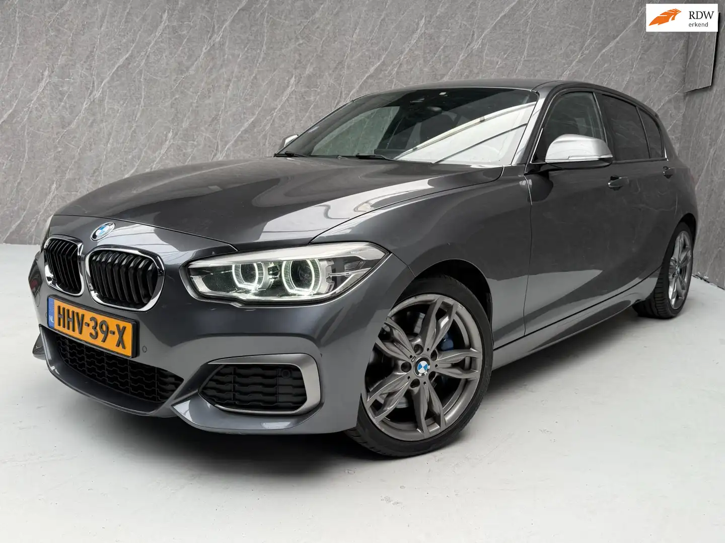 BMW 135 1-serie M135i xDrive High Executive 326 PK Grijs - 1