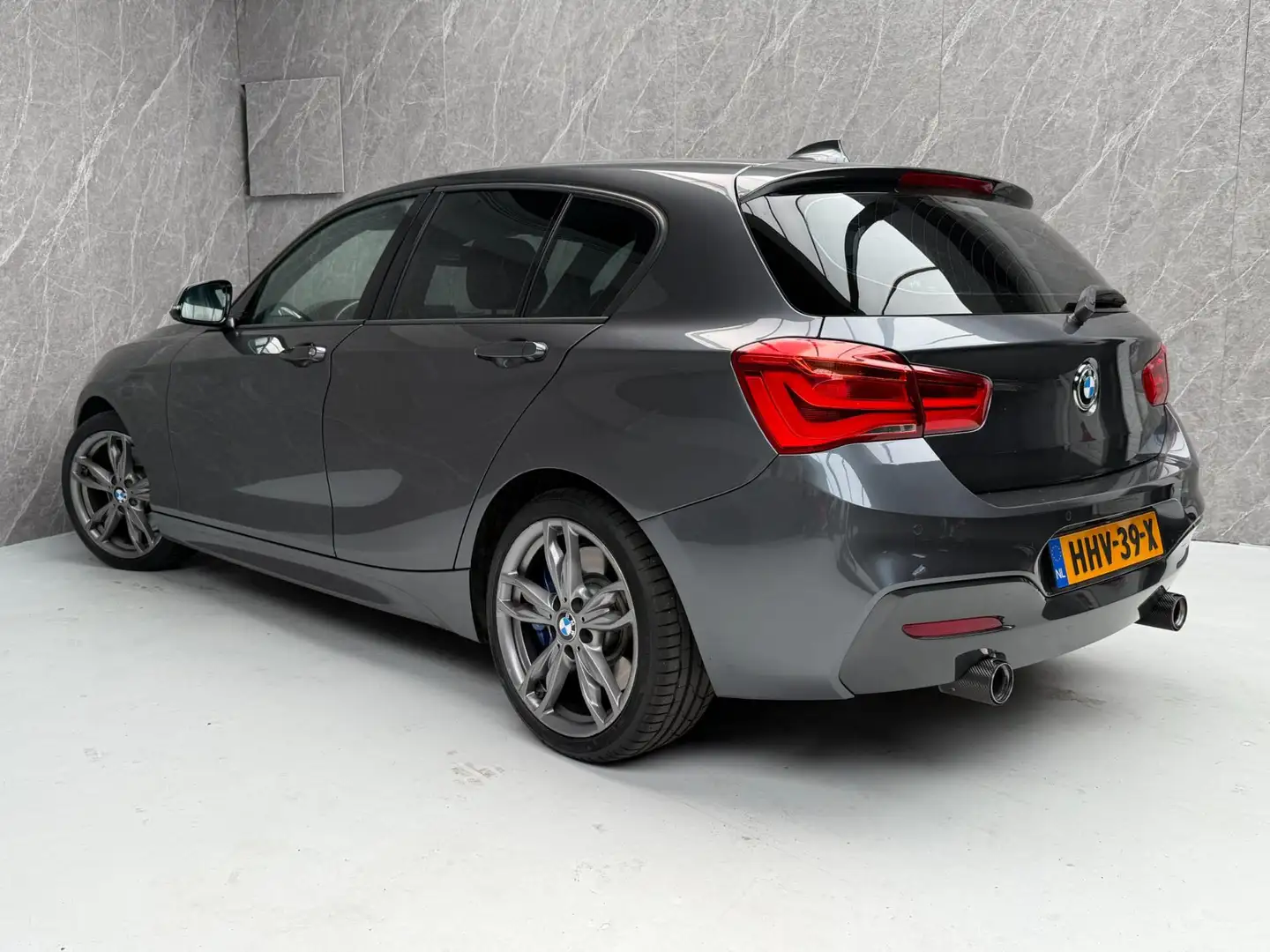 BMW 135 1-serie M135i xDrive High Executive 326 PK Grijs - 2