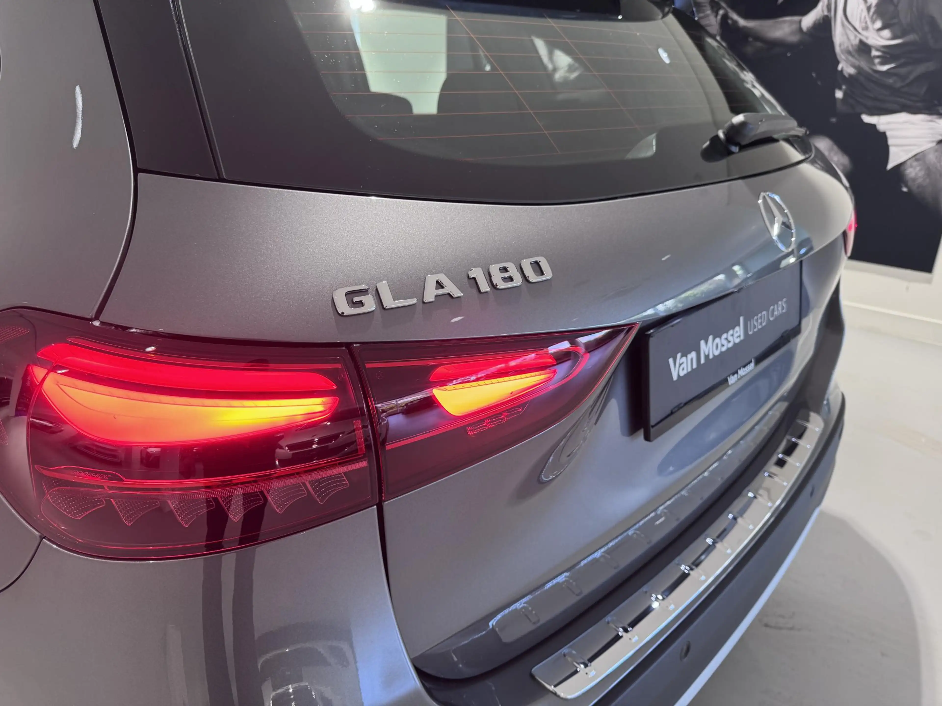 Mercedes-Benz GLA 180 Business Line — photo 8